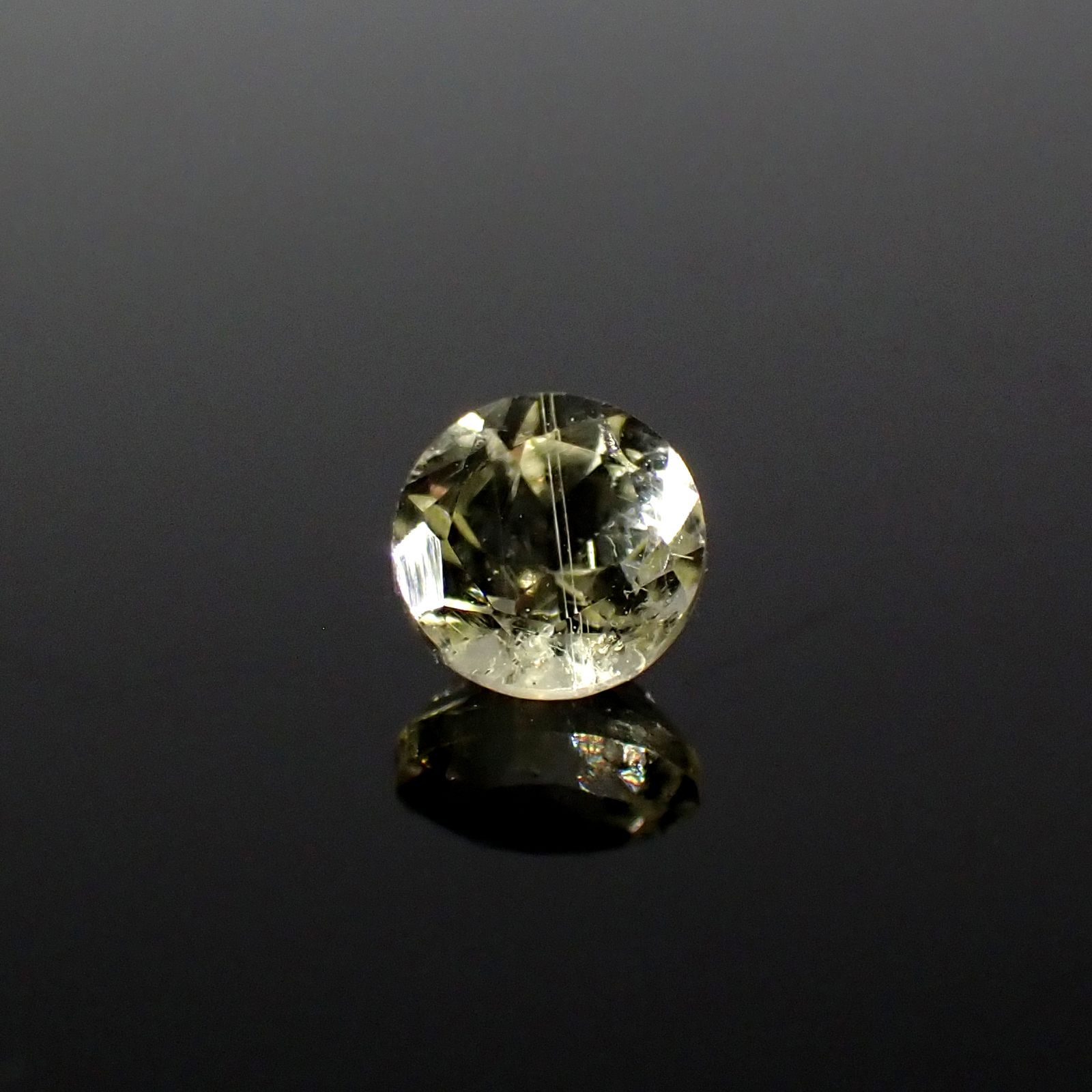 イエローダンビュライト タンザニア産 0.26ct[240125456]3.9x3.9mm前後