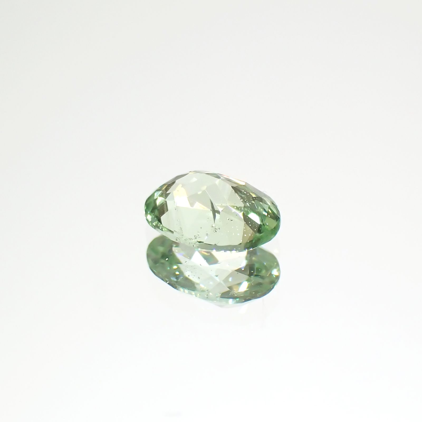 バナジウムコーネルピン(宝石名コーネルピン)タンザニア・タンガ州産 0.34ct 識別済[230521914]5.2x3.8mm前後