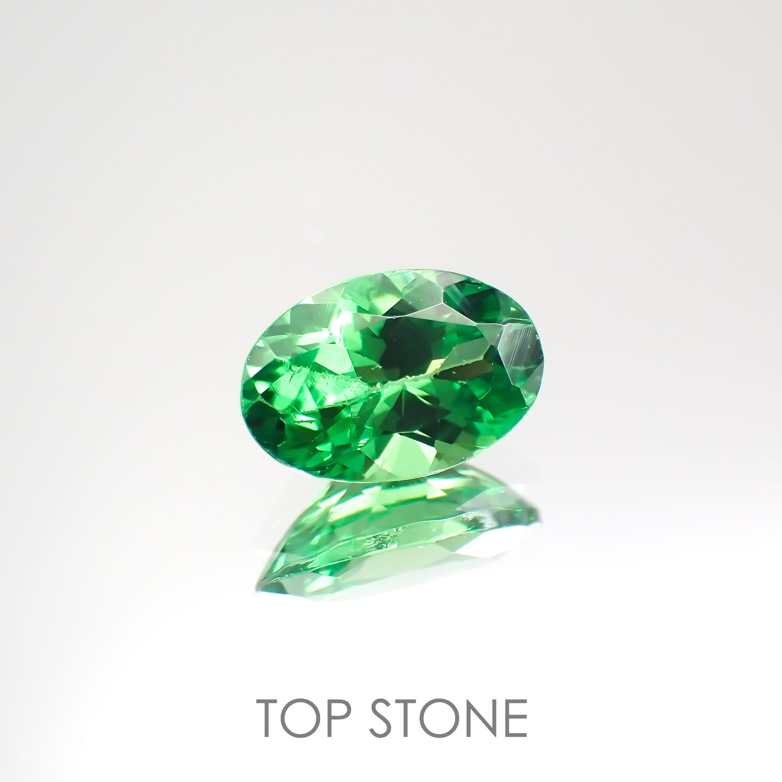 ツァボライト(宝石名ガーネット)タンザニア産 0.48ct 識別済[221018722]6x4mm前後