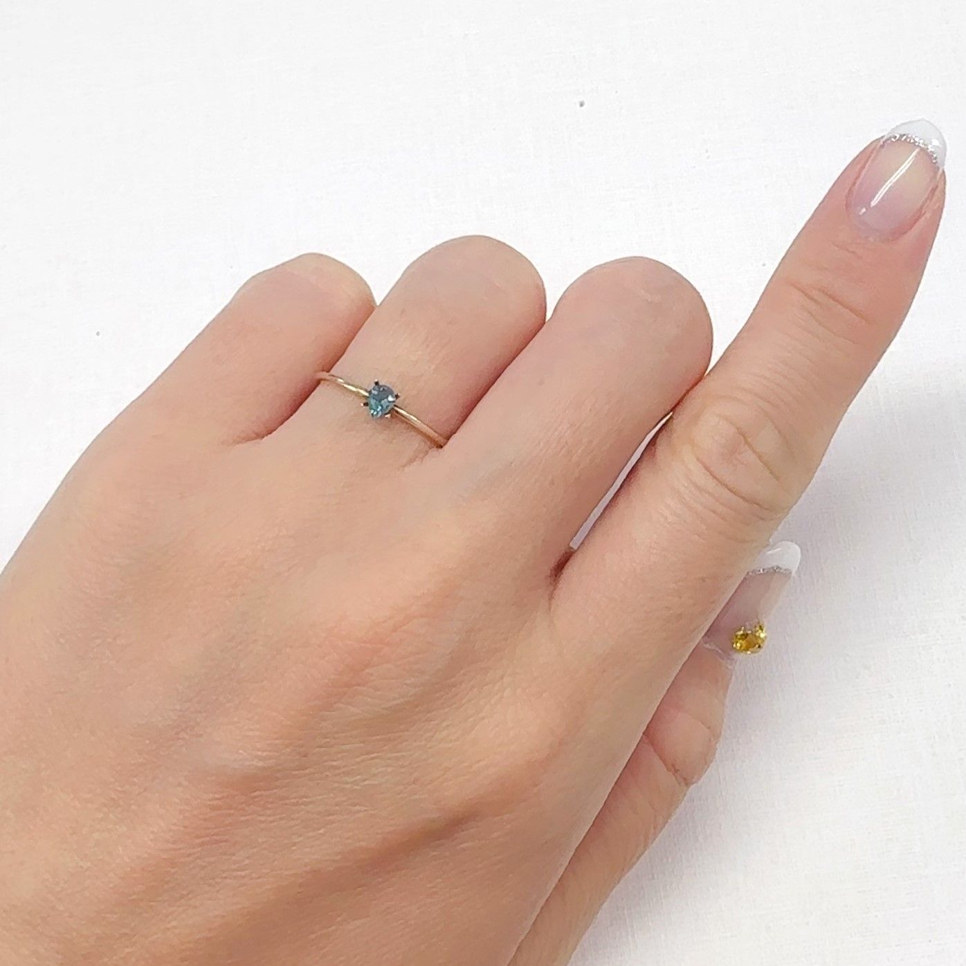 ブルーグリーンコーネルピン(宝石名ブルーグリーン・コーネルピン)タンザニア産 0.14ct 識別済[240527675]3.9x2.9mm前後
