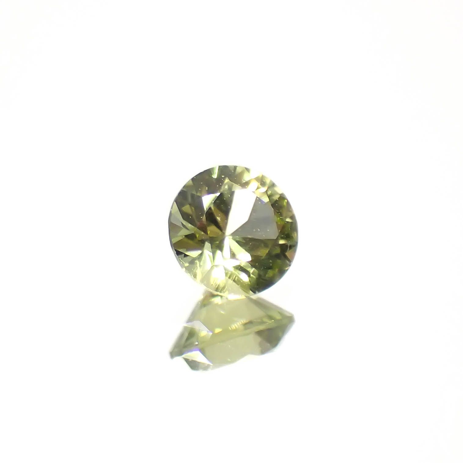 パラサイティックペリドット 採取地：インドネシア・ジェパラ 0.18ct [250730748]3.5x3.5mm前後