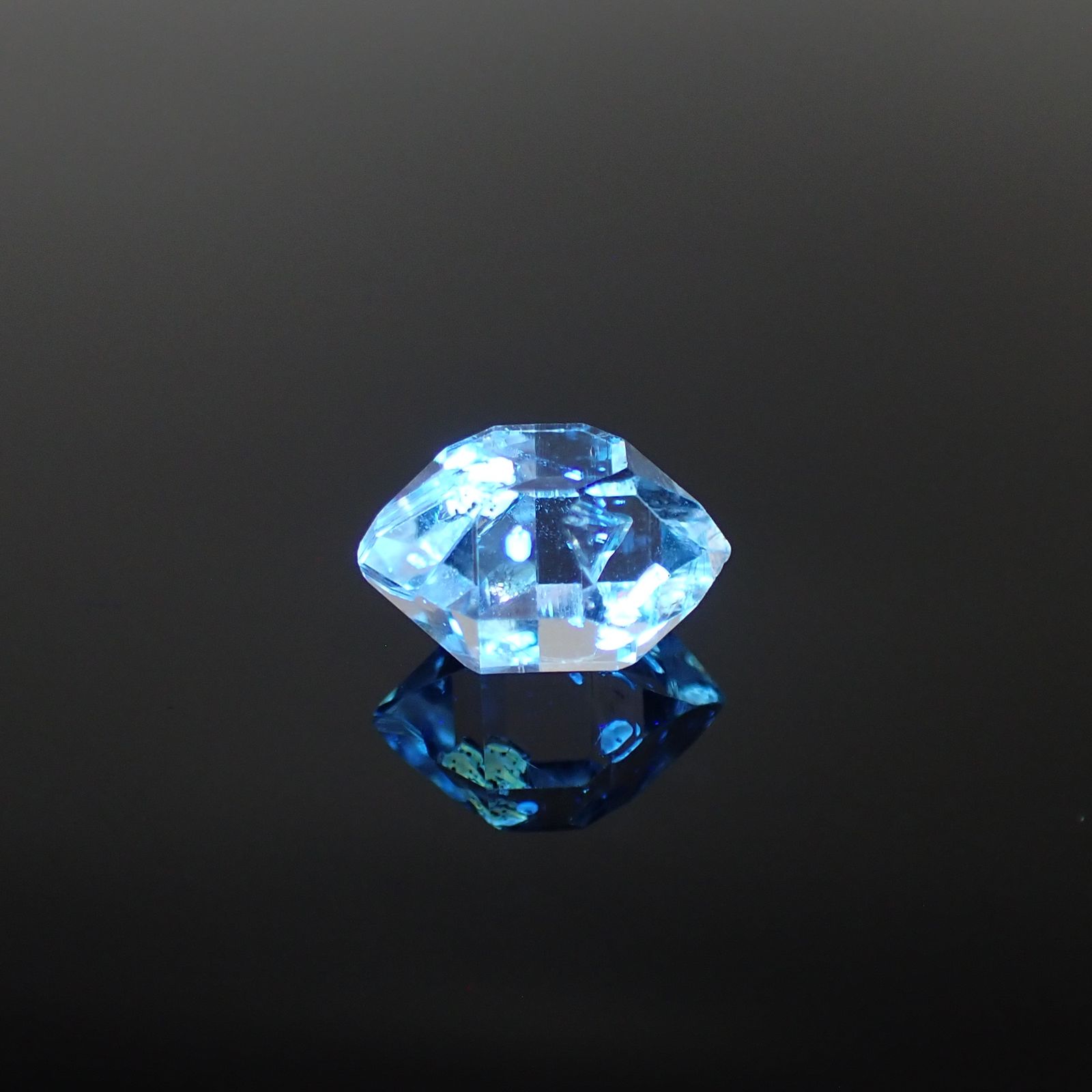 オイルインクォーツ原石 パキスタン産 4.67ct[231224716]12.7x9mm前後 ...