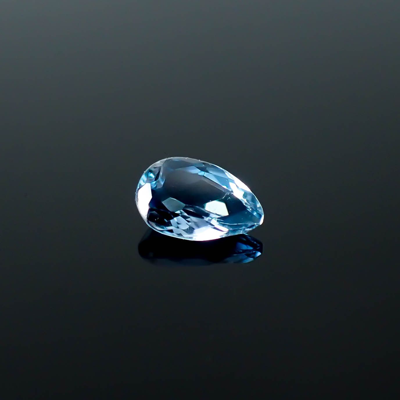 タトゥーアクアマリン ブラジル・ミナスジェライス州タトゥー鉱山産 0.24ct[240226070]5.4x3.4mm前後