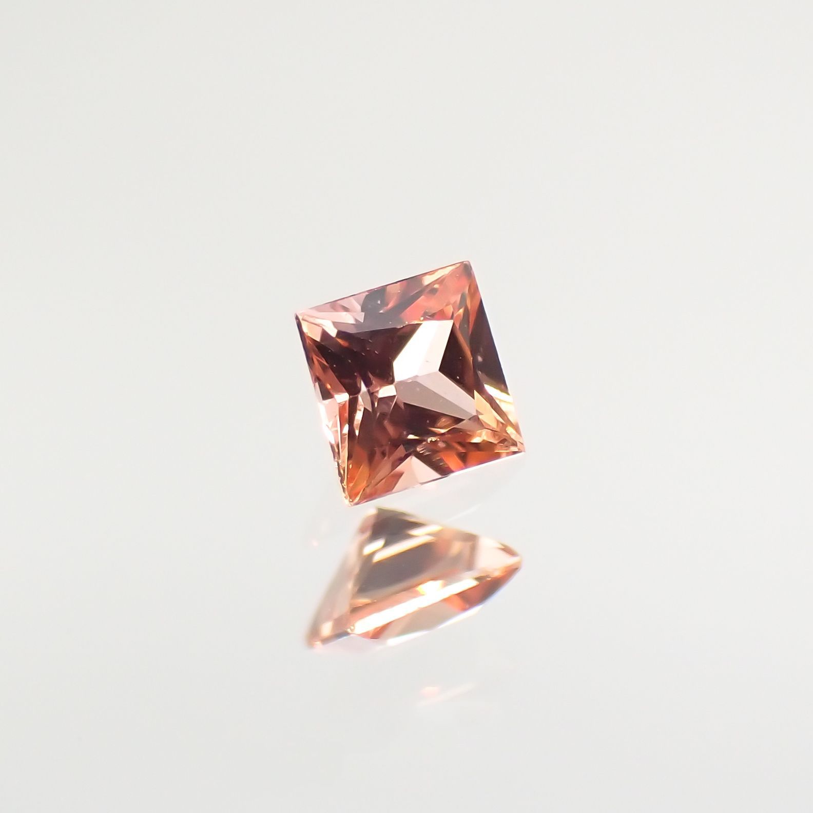 ◇プリンセスカット◇パパラチャサファイア ソーティング付き スリランカ産 ルース 0.097ct[210812606]2.4×2.4mm前後