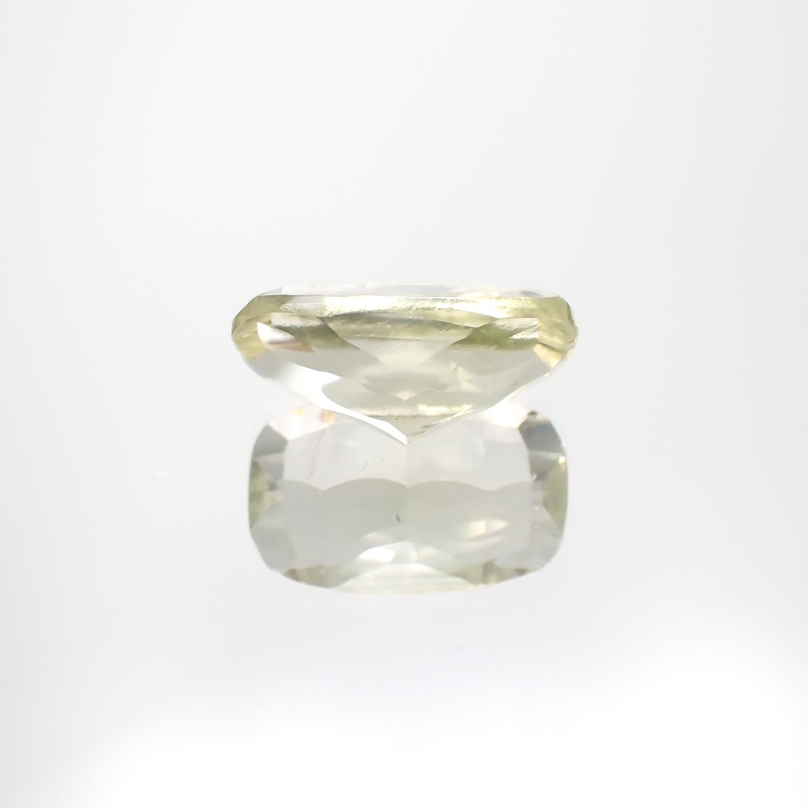 リビアングラス 発見地：エジプト・リビア砂漠 6.51ct[221018194]17x10.6mm前後