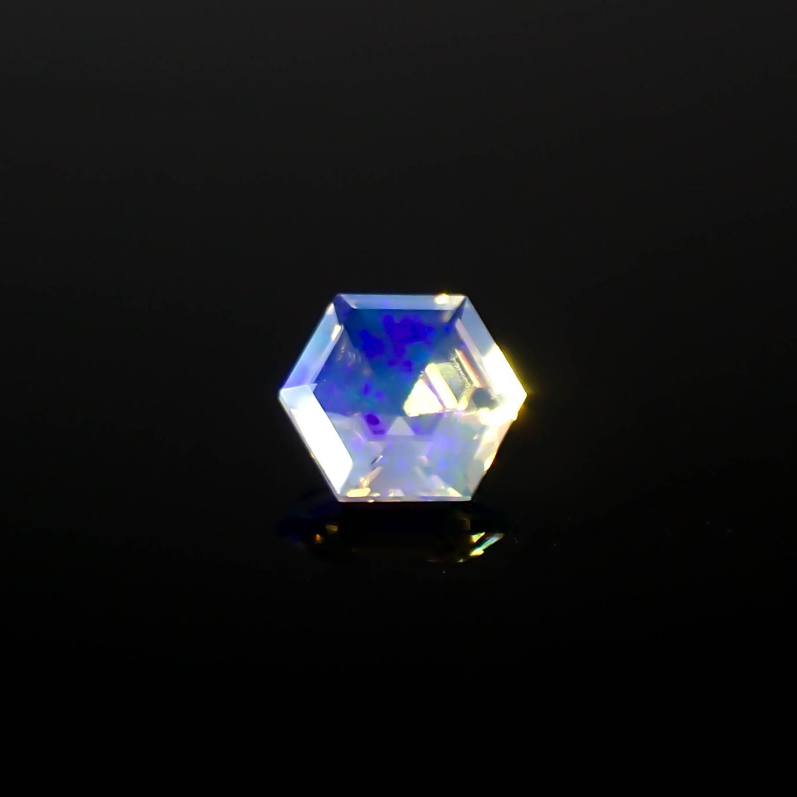 ◇ヘキサゴンカット◇エチオピアオパール エチオピア産 0.32ct[240226218]5.1x5mm前後