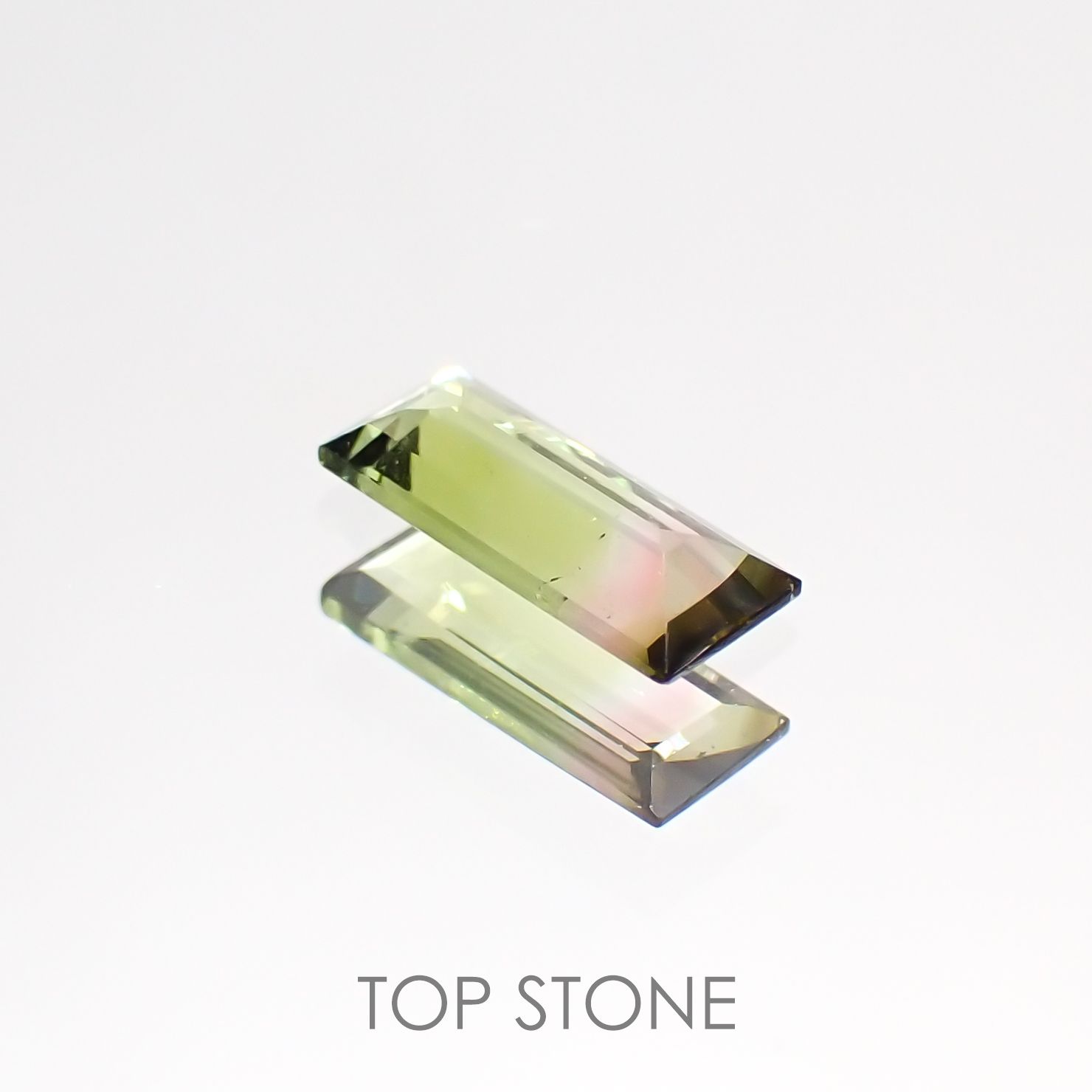 バイカラートルマリン(宝石名バイカラー・トルマリン) ブラジル産 0.34ct 識別済[211013629]7.3×2.9mm前後