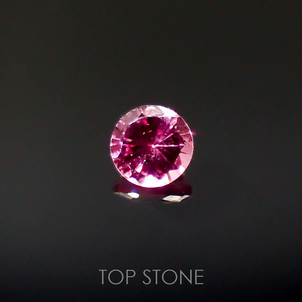 ホットピンクスピネル(宝石名ピンク・スピネル)タンザニア産 0.093ct 識別済[220616600]2.8x2.8mm前後