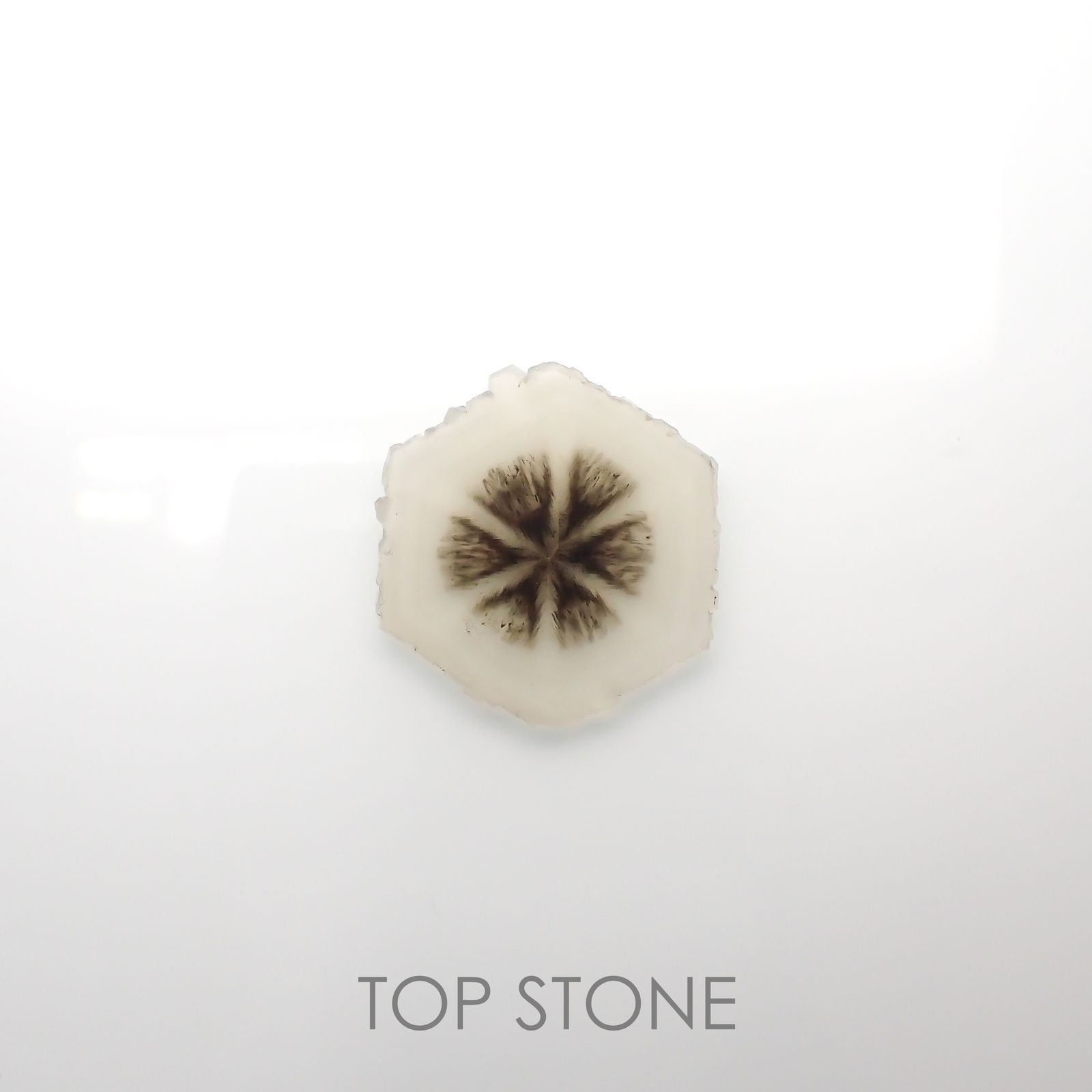 トラピッチェクォーツ 中国産 ルース 15.11ct[210812928]28.1×26.8mm前後