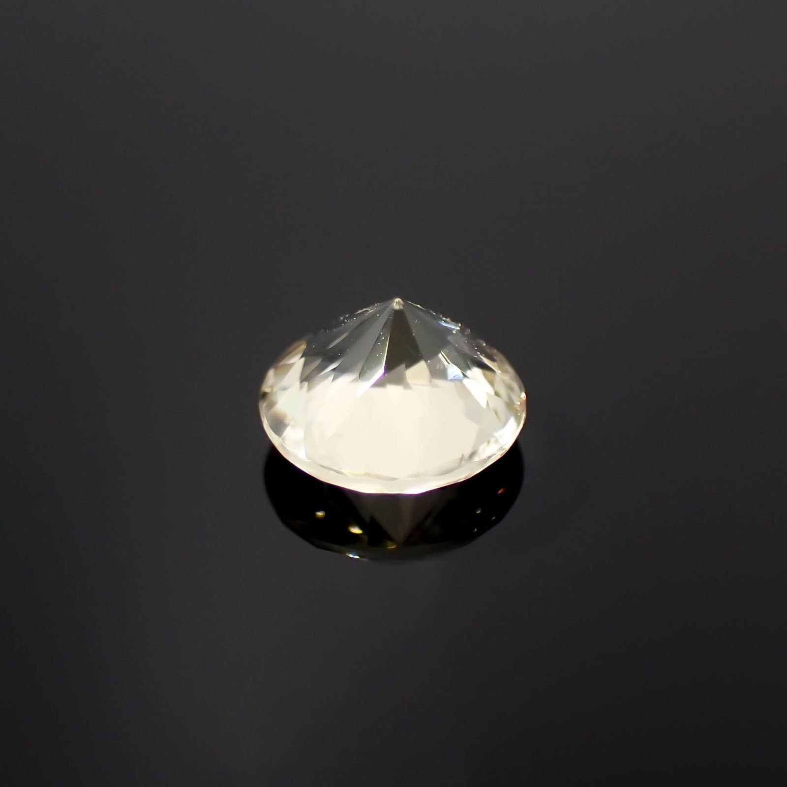 イエロースキャポライト(宝石名イエロー・スキャポライト)タンザニア産 識別済 0.43ct / 5x5mm前後 [221219401]