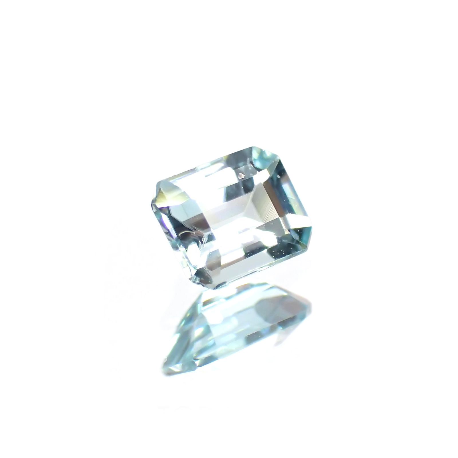 グランディディエライト(宝石名グランディディエライト) マダガスカル産 識別済 0.24ct / 4.2x3.3mm前後 [21059847]
