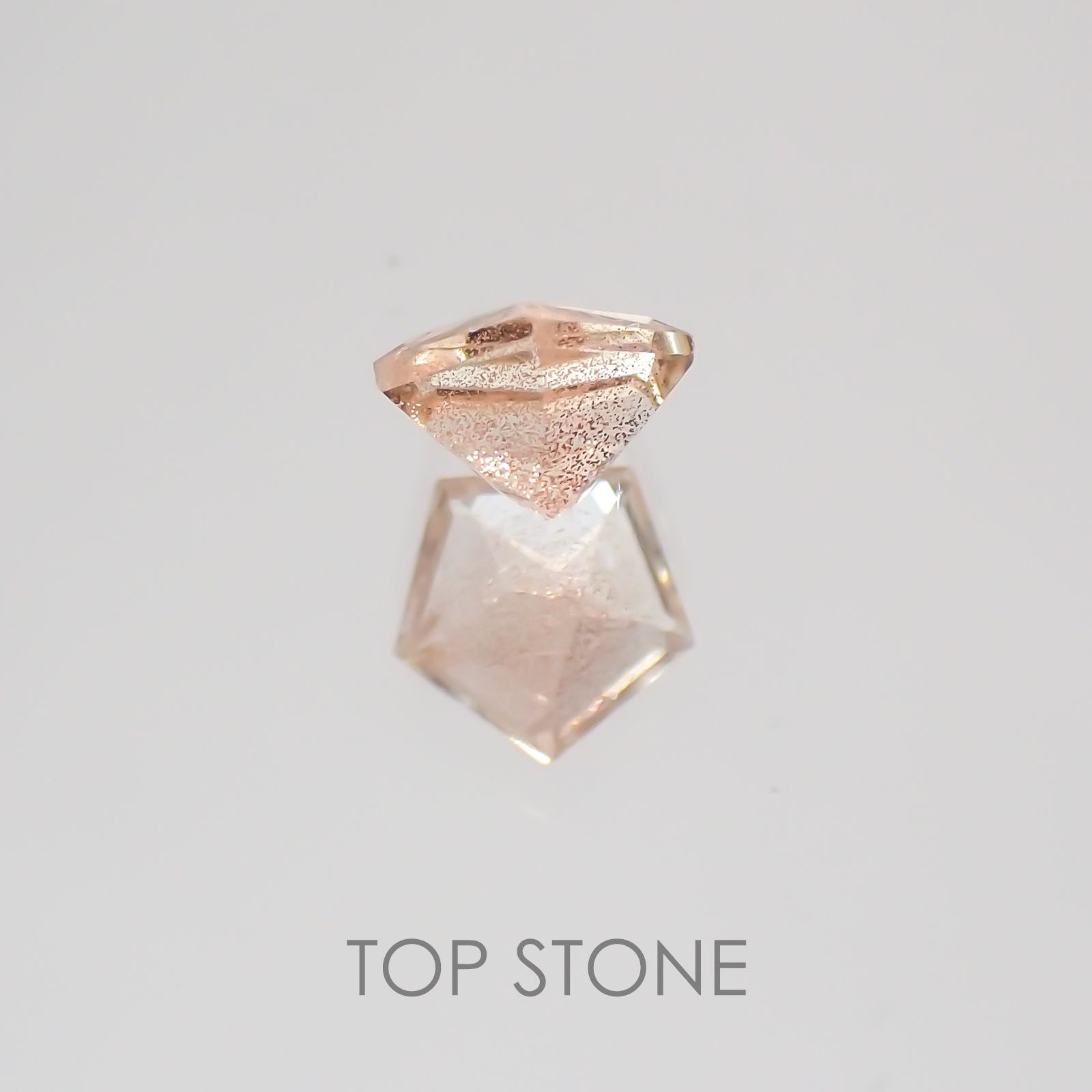 ◇ペンタゴンカット◇オレゴンサンストーンSA アメリカ産 ルース 0.22ct[21059539]4.1×4.1mm前後