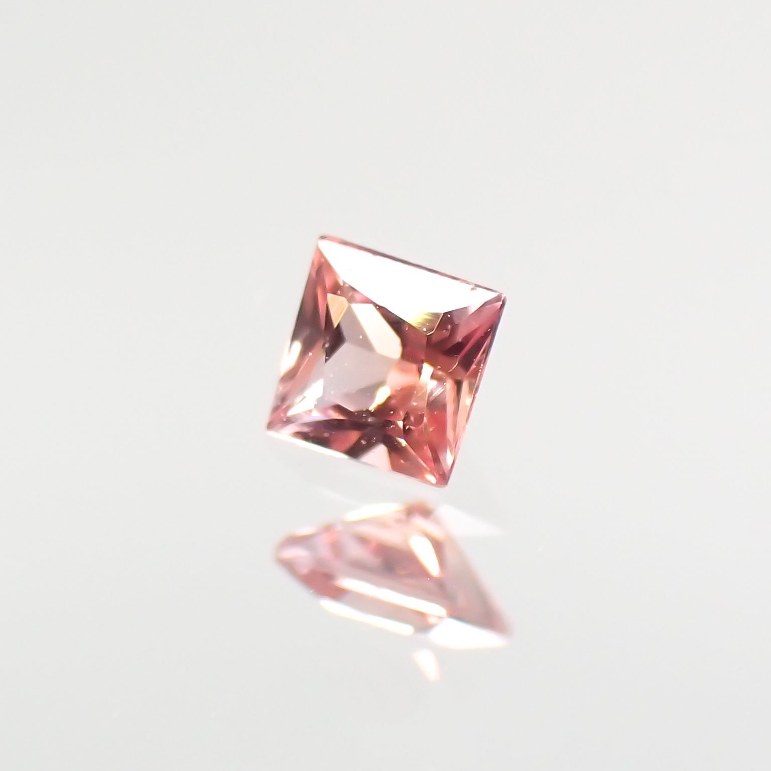 ◇プリンセスカット◇パパラチャサファイア ソーティング付き スリランカ産 ルース 0.08ct[210812610]2.3×2.3mm前後