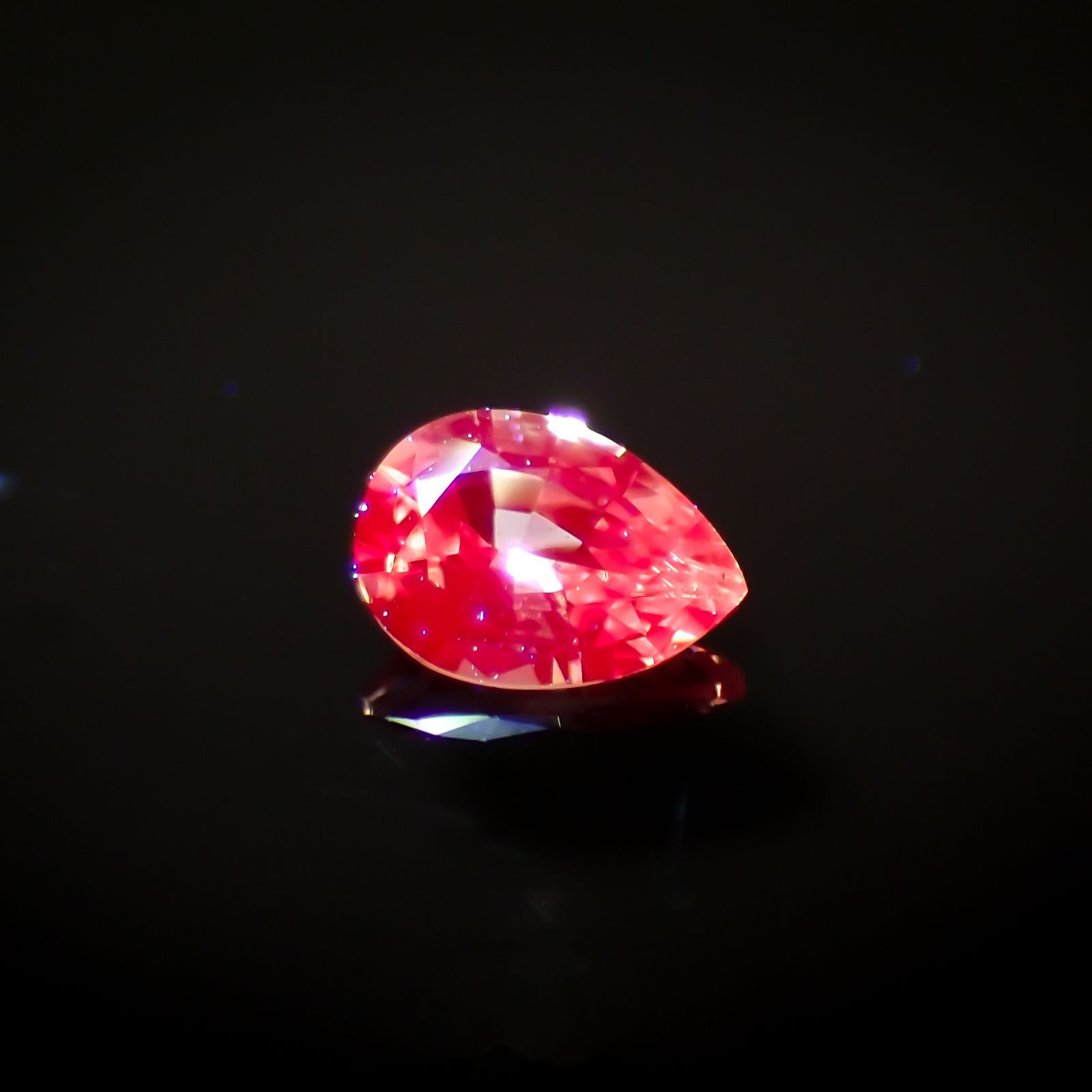 パパラチャサファイア(宝石名サファイア/別名パパラチャ・サファイア)スリランカ産 0.100ct ソ付(日独)[221219644]3.55x2.51mm前後