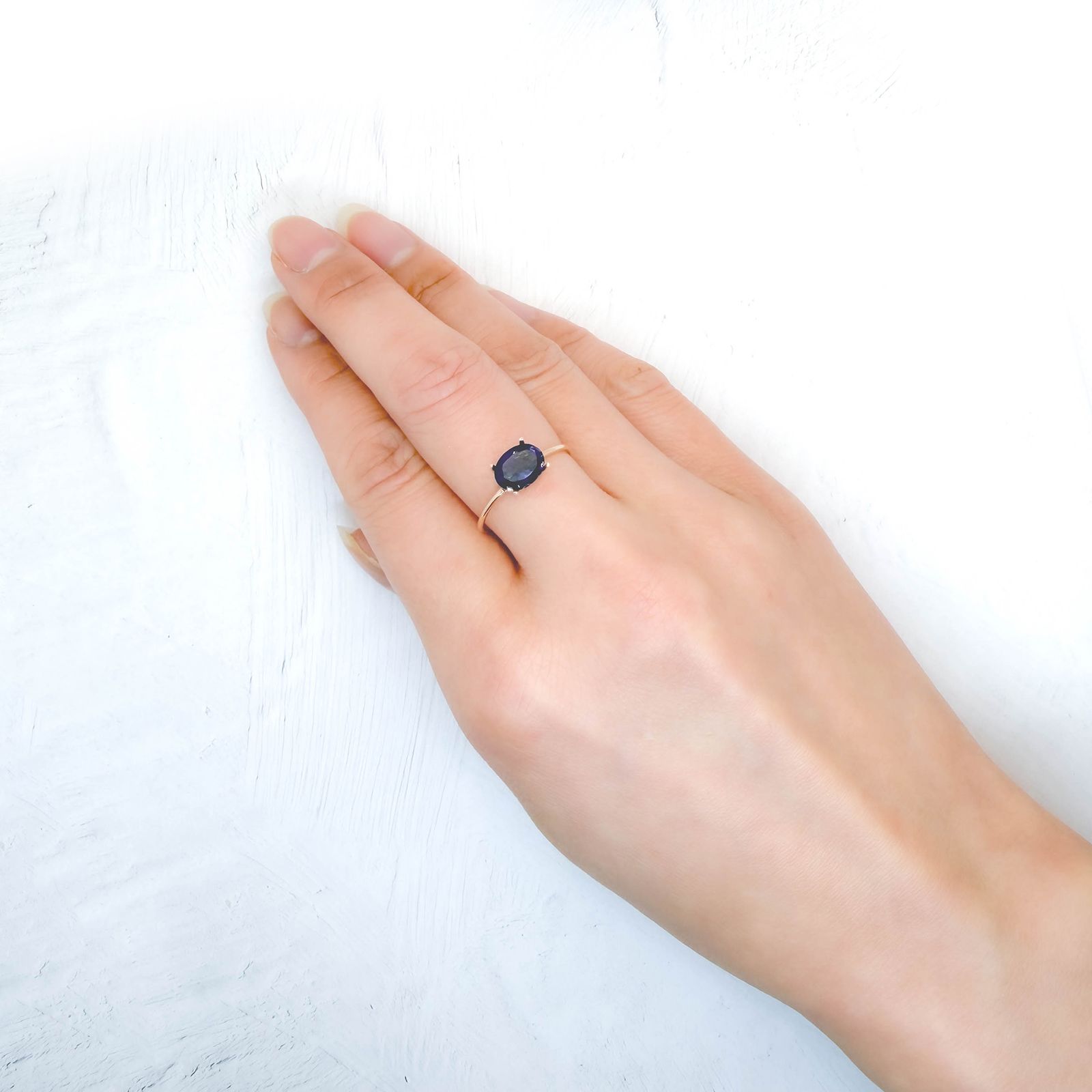アイオライト タンザニア産 0.98ct / 8x6.1mm前後 [260231749]