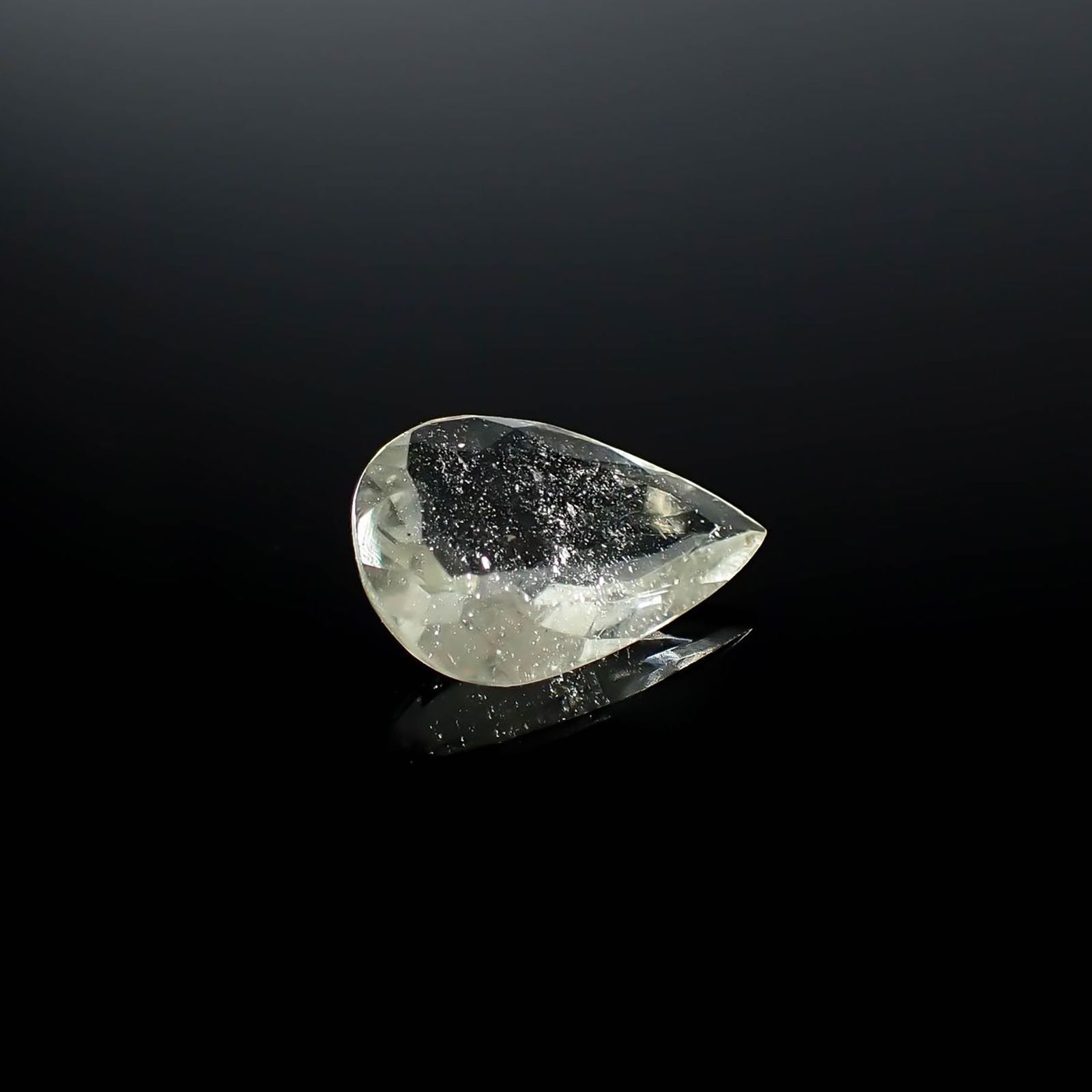 リビアングラス 発見地：エジプト・リビア砂漠 2.74ct / 14.5x9.8mm前後 [251131308]