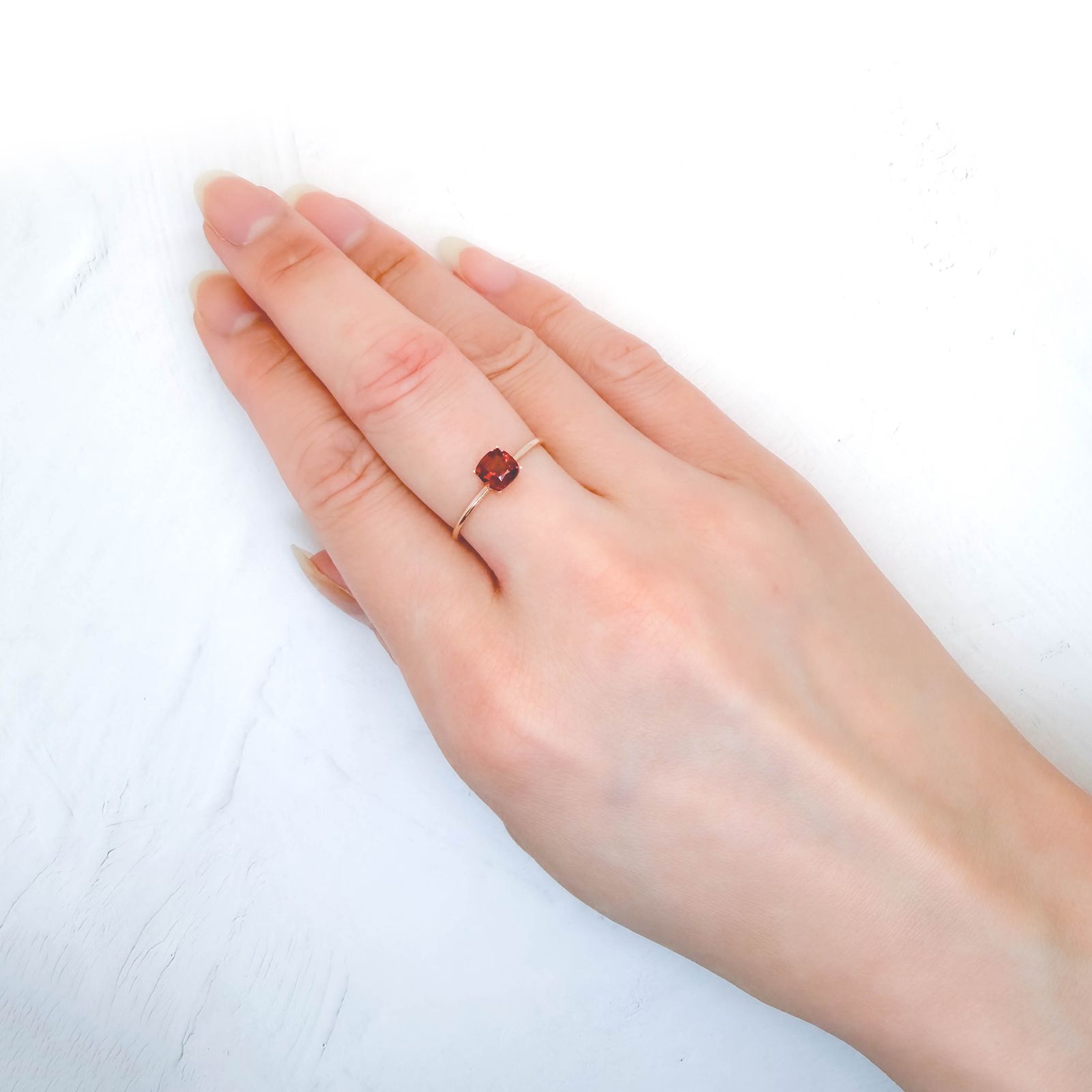 ◇ランダムセレクト◇パイロープアルマンディンガーネット モザンビーク産 約0.73ct / 5x5mm前後 [260532215]