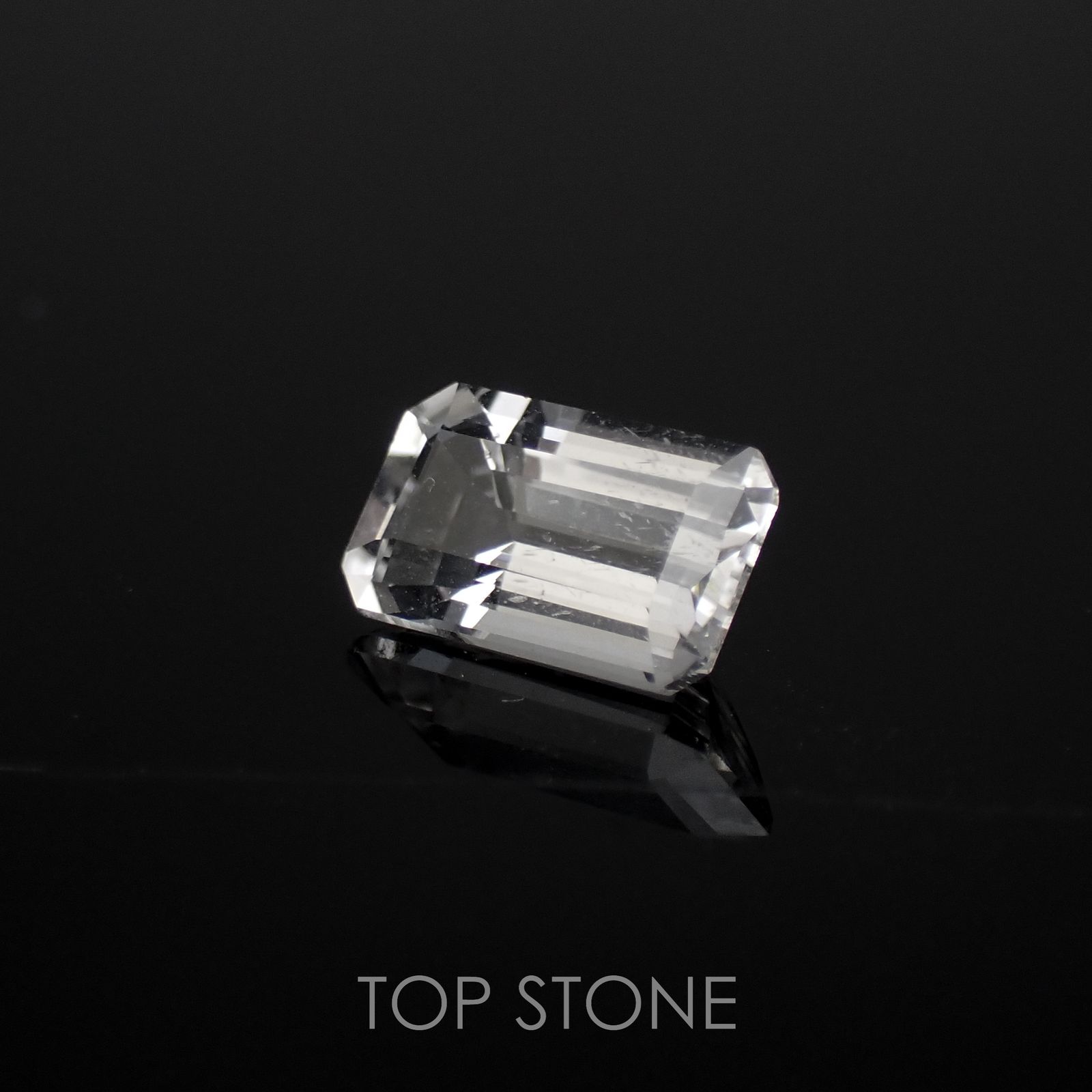フェナカイト(宝石名フェナカイト)マダガスカル産 1.90ct 識別済[220716960]9.9x5.9mm前後