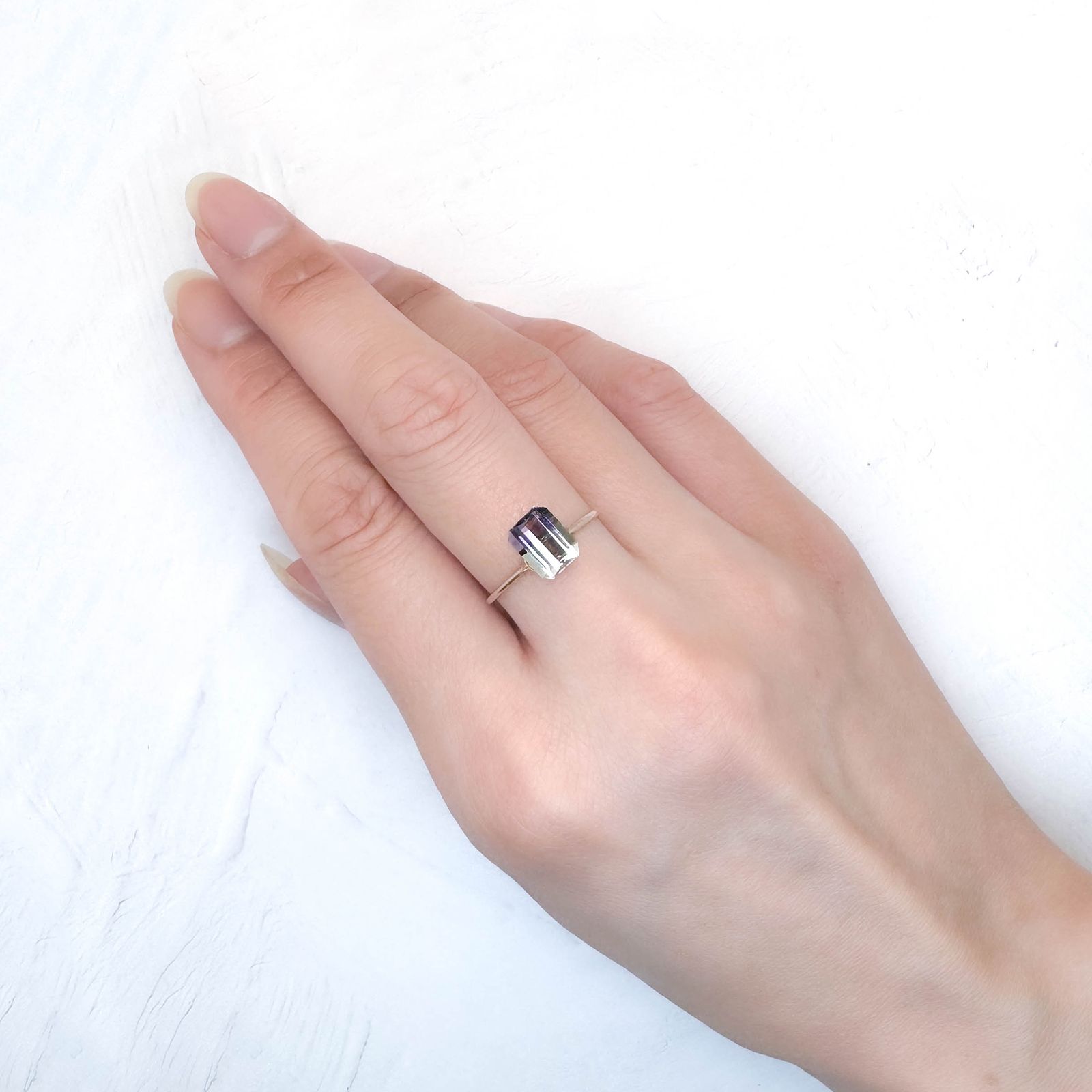 アワーグラスアメジスト モロッコ産 1.47ct / 7.8x6mm前後 [251031279]