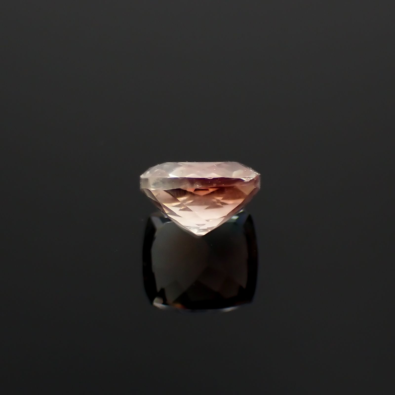 パーティカラーオレゴンサンストーン アメリカ・オレゴン州産 0.94ct[230722846]6.1x6.1mm前後