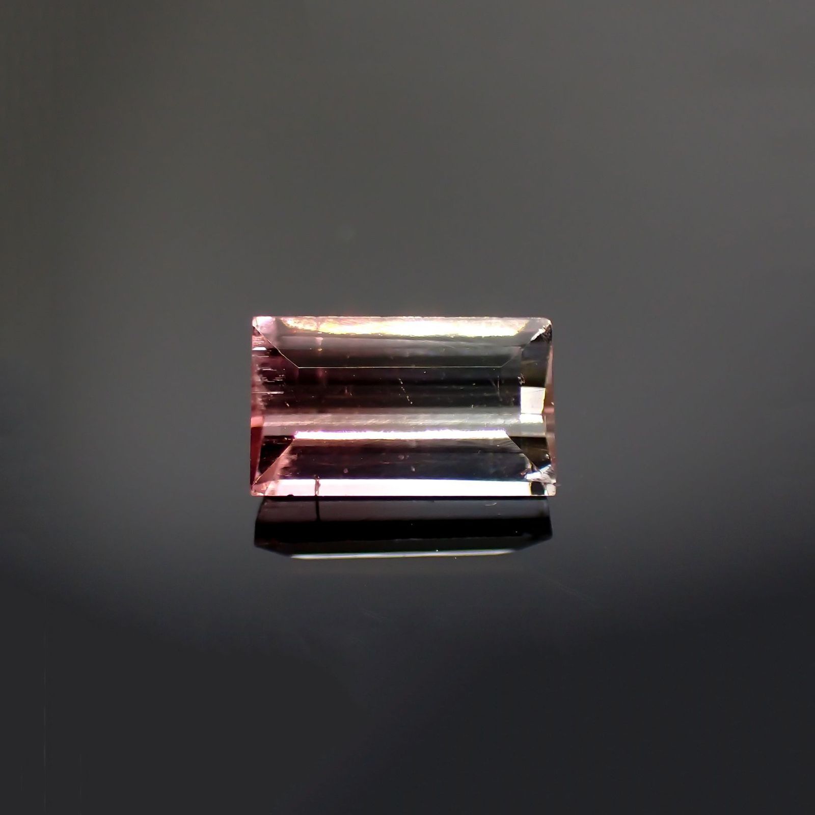 バイカラートルマリン(宝石名バイカラー・トルマリン)ブラジル産 1.241ct ソ付(彩珠)[230622373]7.8x4.6mm前後