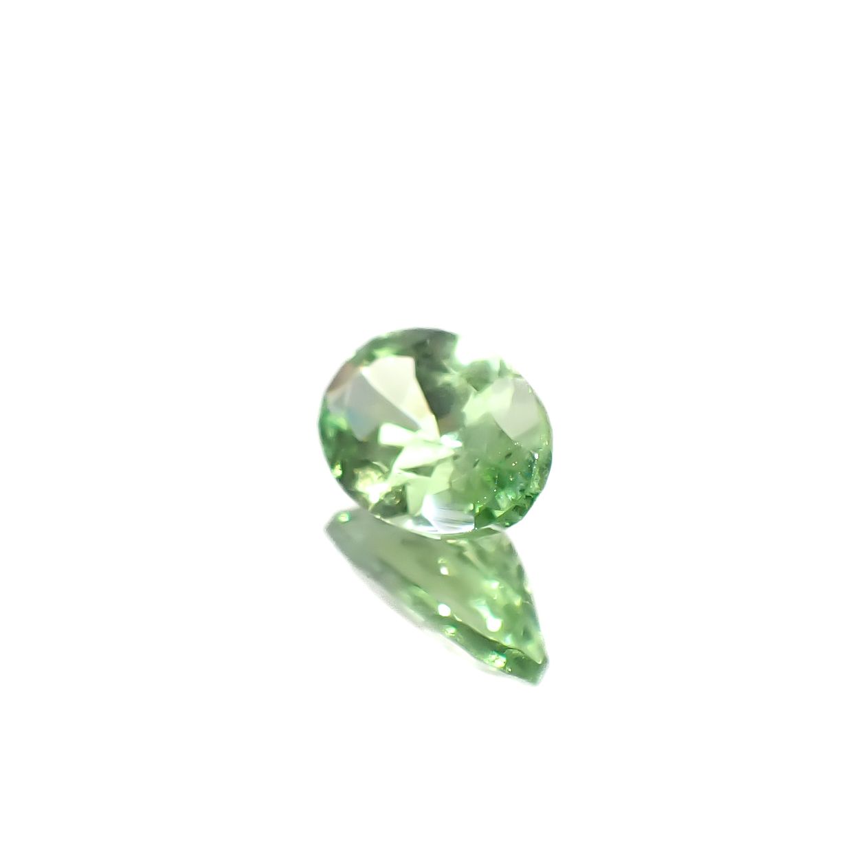 ミントガーネット(宝石名ガーネット)タンザニア産 0.47ct 識別済[241229607]6.2x3.9mm前後