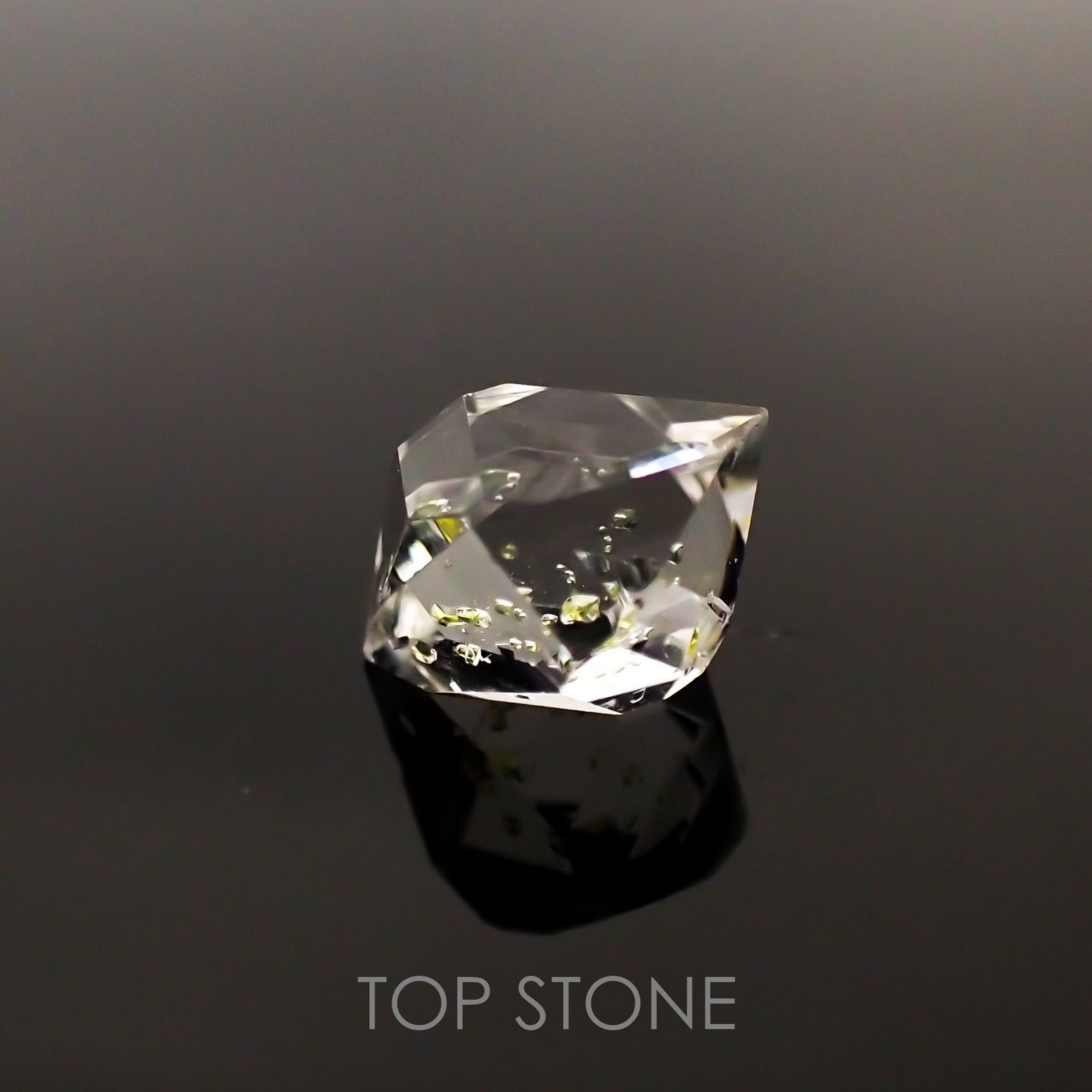 オイルインクォーツ パキスタン産 原石・結晶 3.76ct[210611074]11.5×8.2mm前後