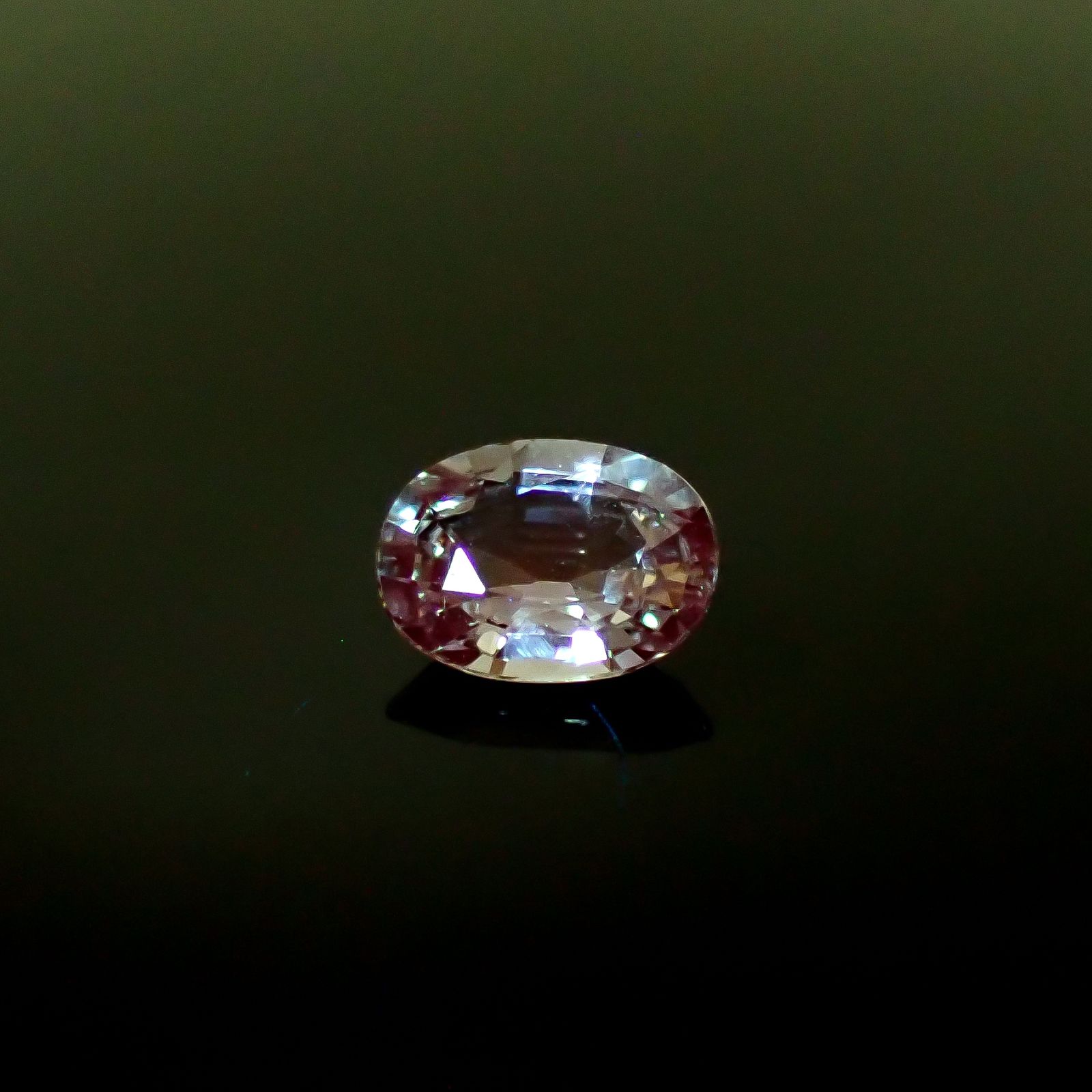 アイスブルーグリーンサファイア 非加熱(宝石名サファイア)スリランカ/マダガスカル産 1.91ct GIT鑑付[250830960]8.93x6.82mm前後