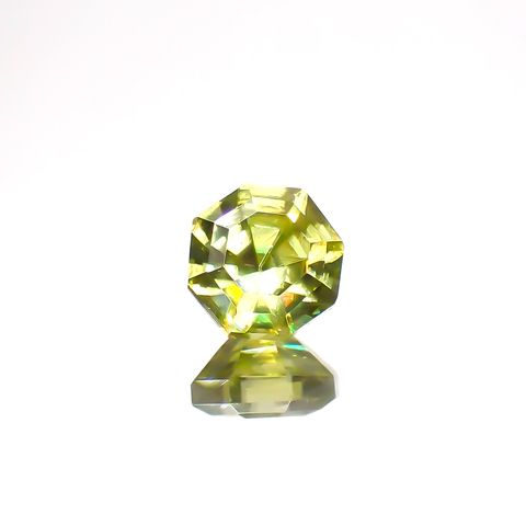 ◇オクタゴンカット◇スフェーン(宝石名スフェーン)マダガスカル産 0.76ct 識別済[231224746]5.2x5.2mm前後