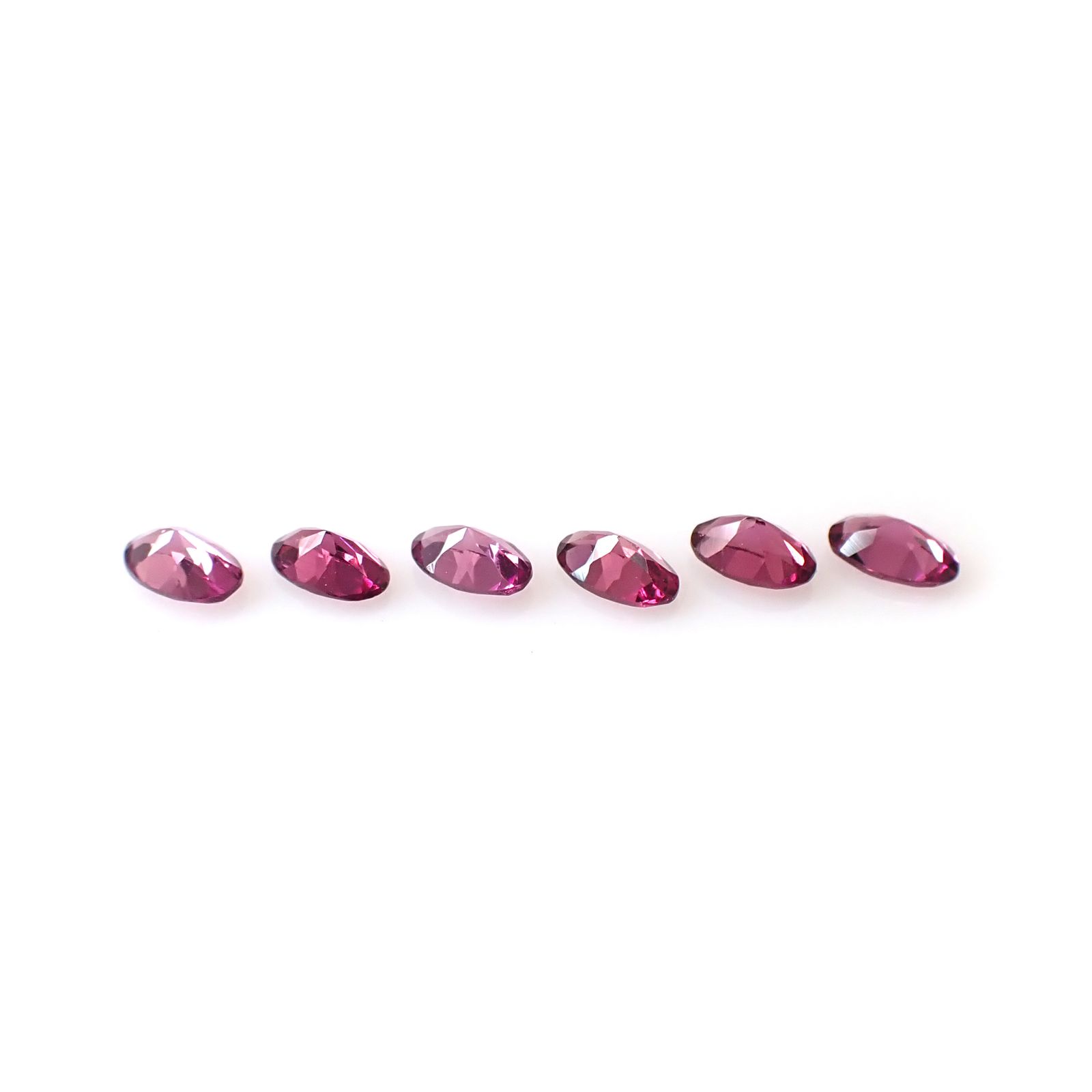 <ランダムセレクト1個販売>ロードライトガーネット(宝石名ロードライト・ガーネット)ブラジル産 約0.26ct 識別済[250129746-PAC]5.1x3.1mm前後