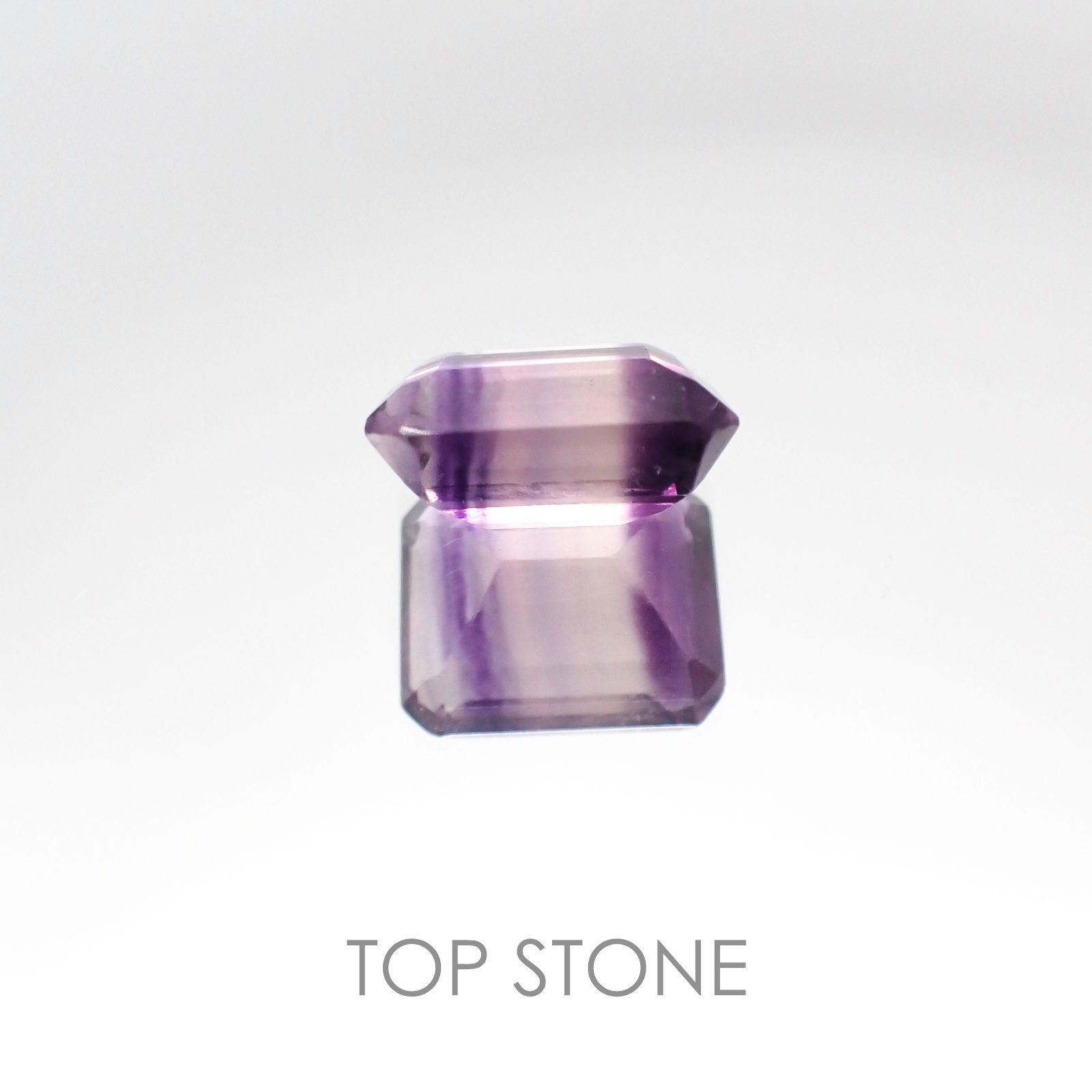 バイカラーフローライト ブラジル産 ルース 3.81ct[20107062]10.1×8.2mm前後