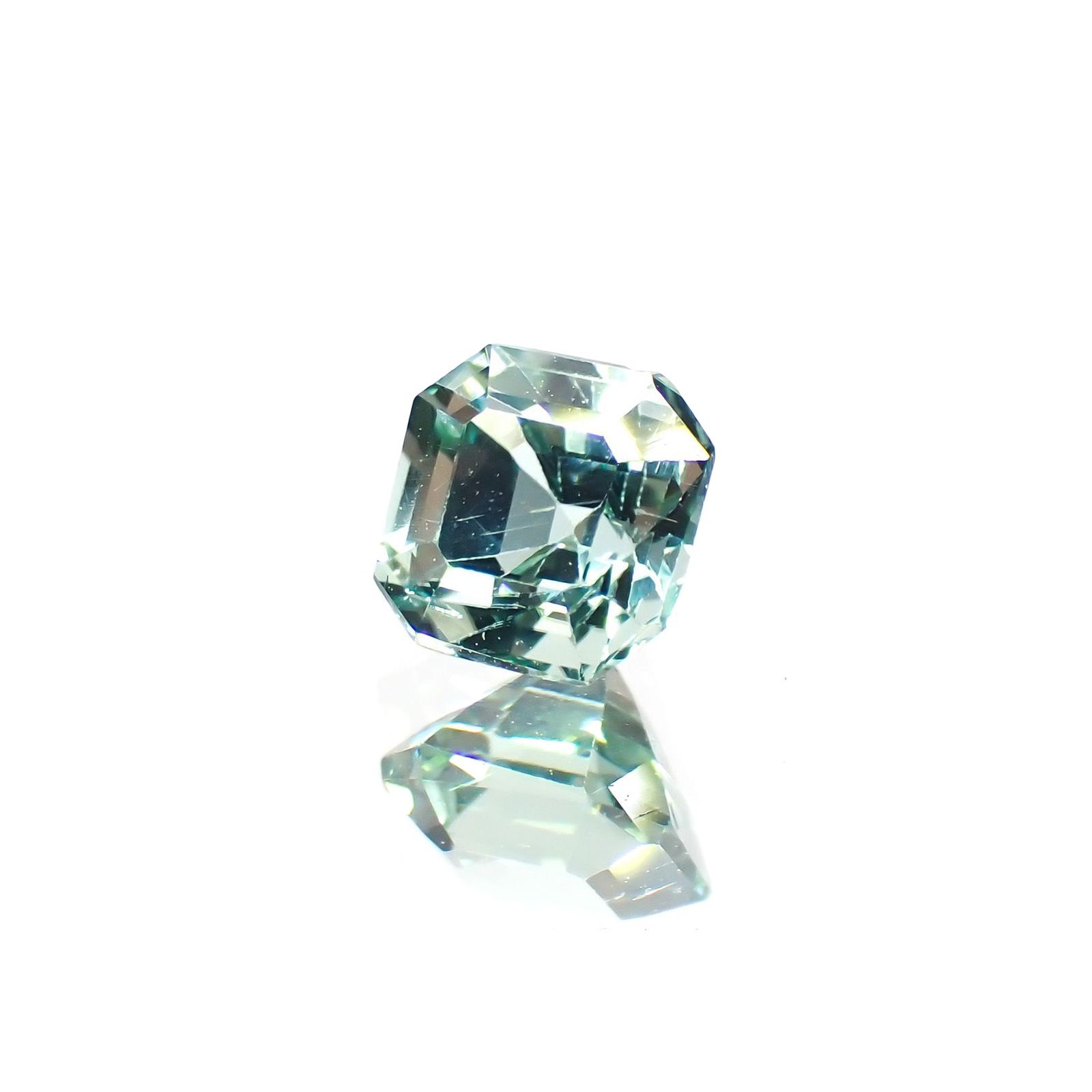 ブルーグリーントルマリン アフガニスタン産 0.69ct / 5x5mm前後 [220114090]