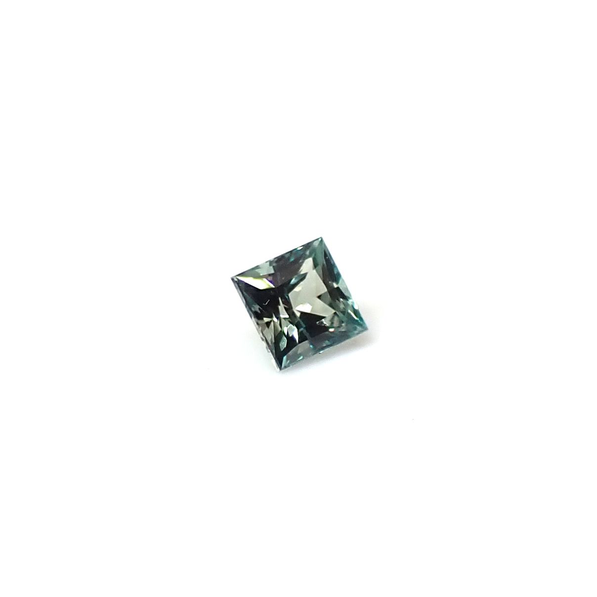 ◇プリンセスカット◇アレキサンドライト ブラジル産 EmeraldMains社製 0.082ct / 2.2x2.2mm前後 [260131577]