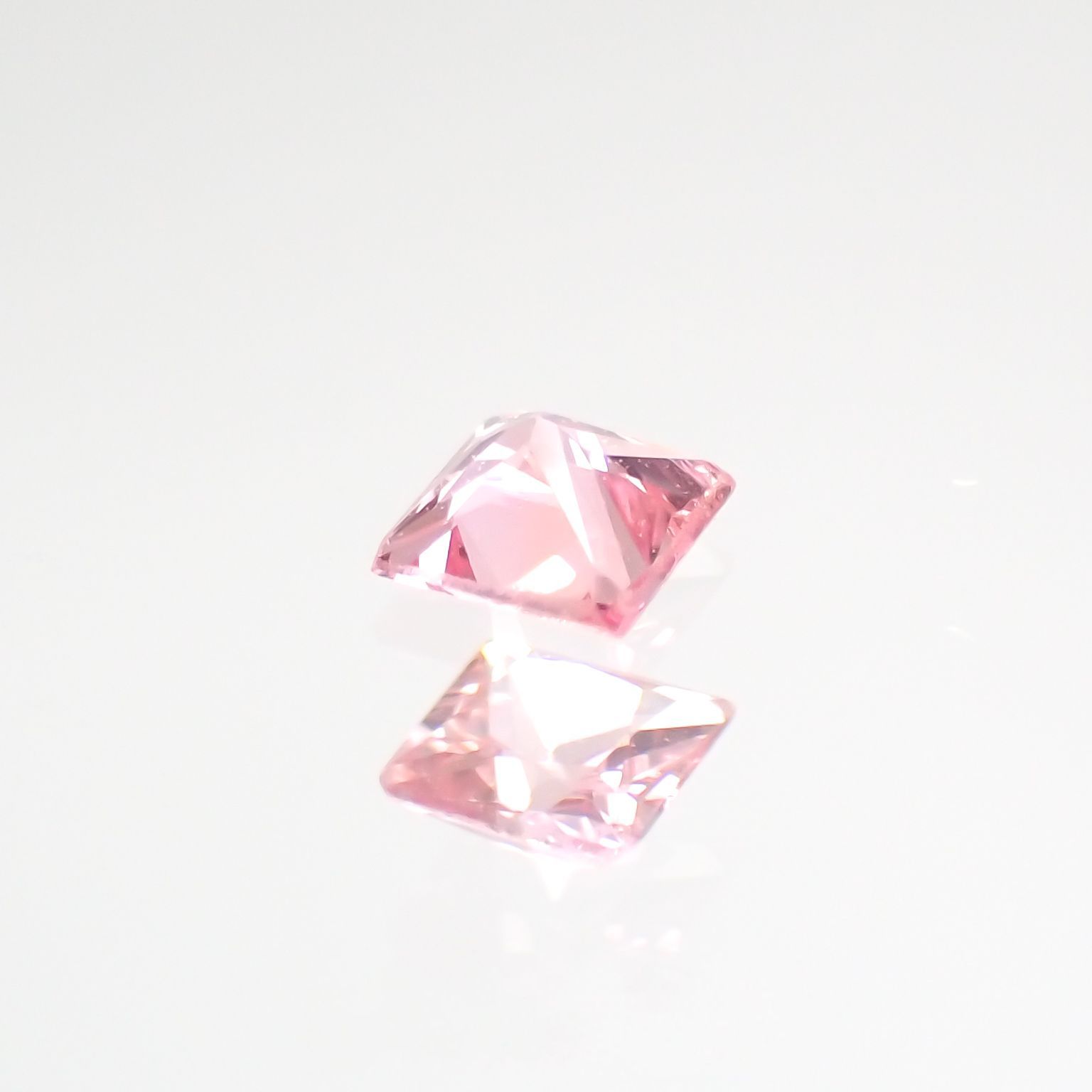 ◇プリンセスカット◇パパラチャサファイア ソーティング付き スリランカ産 ルース 0.08ct[210812609]2.4×2.3mm前後