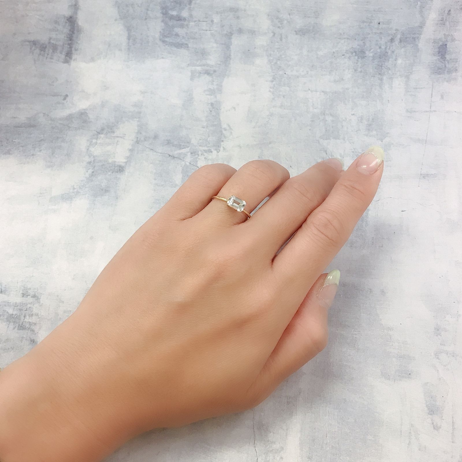 フェナカイト(宝石名フェナカイト)マダガスカル産 0.68ct 識別済[220817413]6.7x4.5mm前後