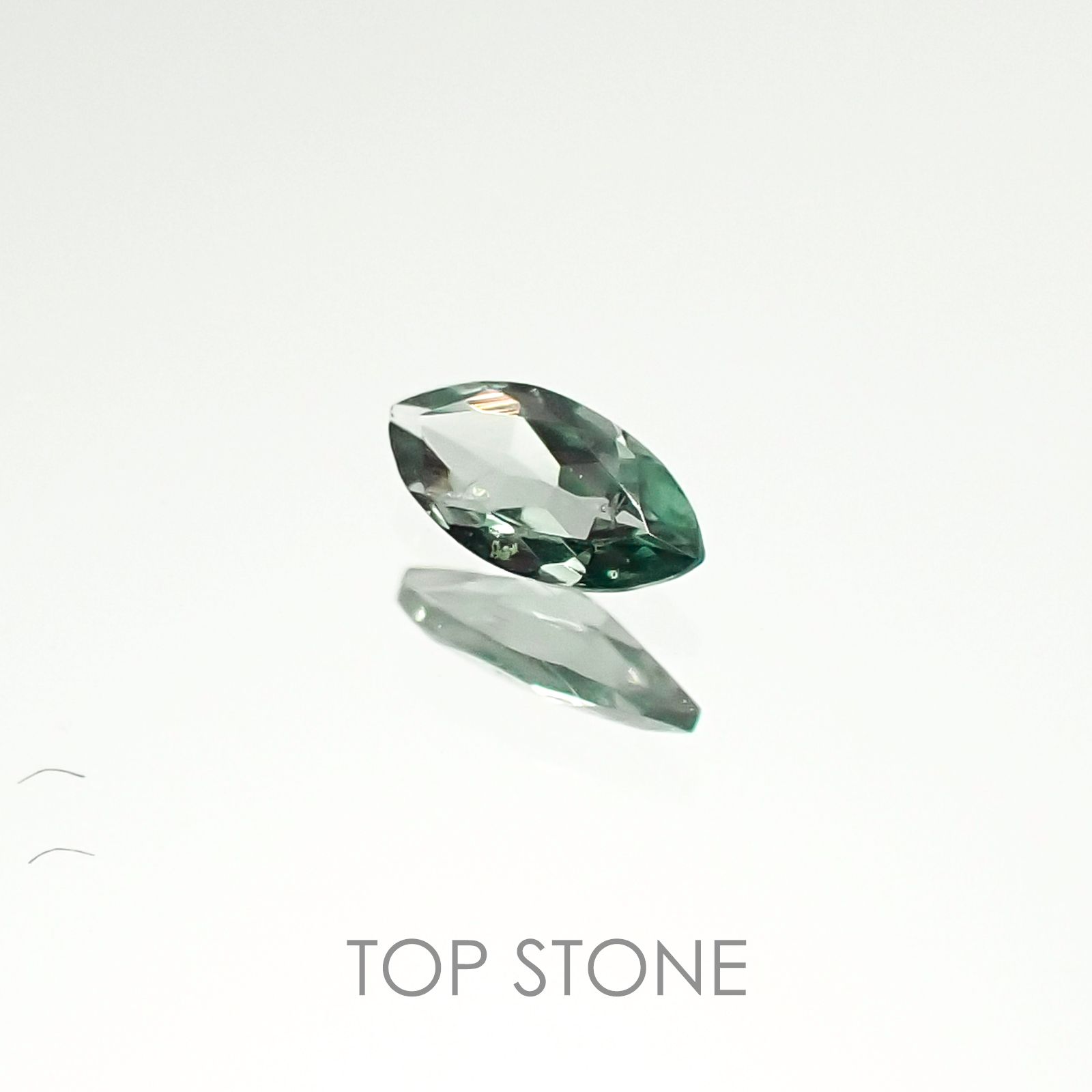 カラーチェンジガーネット(アレキタイプ) マダガスカル・ベキリー産 ルース 0.074ct[20106589]4.1×2.1mm前後
