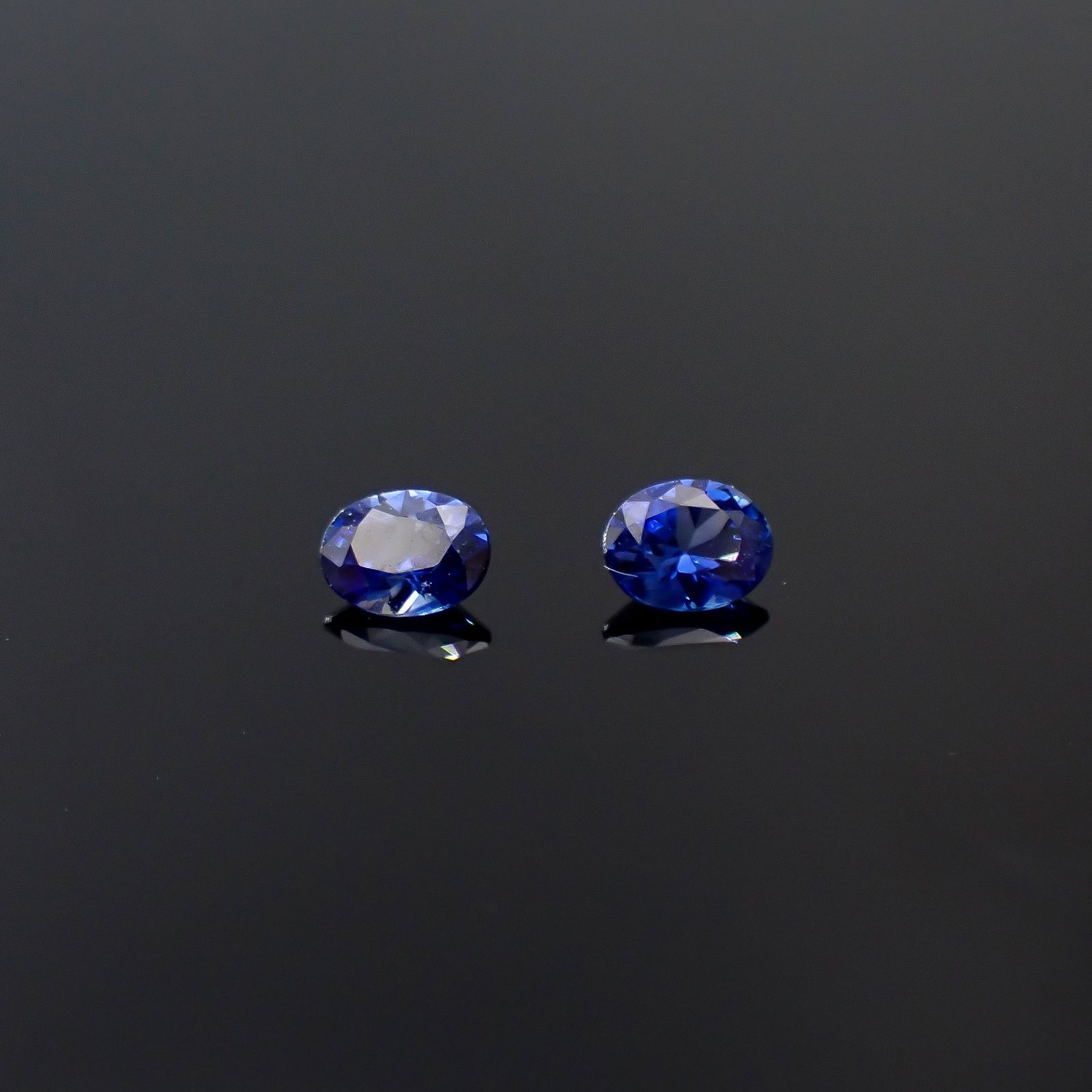 ◇ペアセット◇サファイア スリランカ/マダガスカル産 0.38ct(2pcs合計) [250830991]3.9x3.0-3.1mm前後