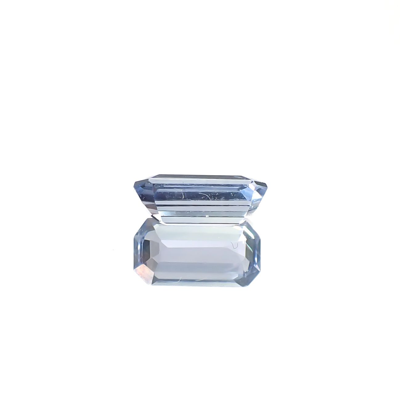 アイスブルーサファイア スリランカ産 0.94ct [241229584]7.5x3.9mm前後
