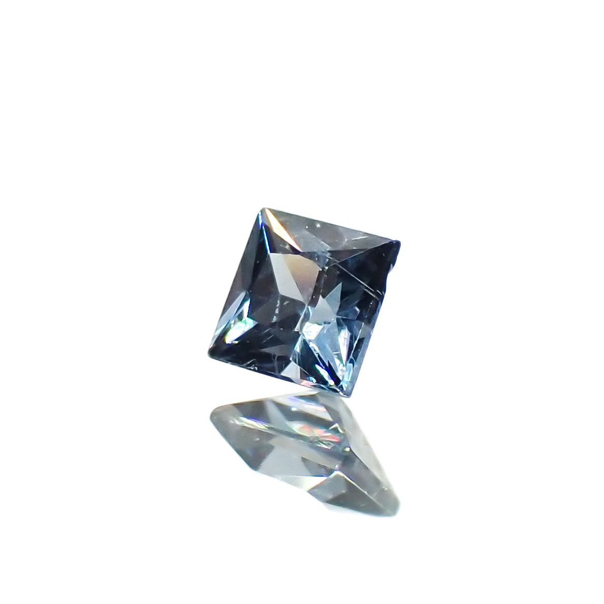 ◇プリンセスカット◇カラーチェンジガーネット アレキタイプ マダガスカル・ベキリー産 0.13ct[230522181]2.7x2.6mm前後