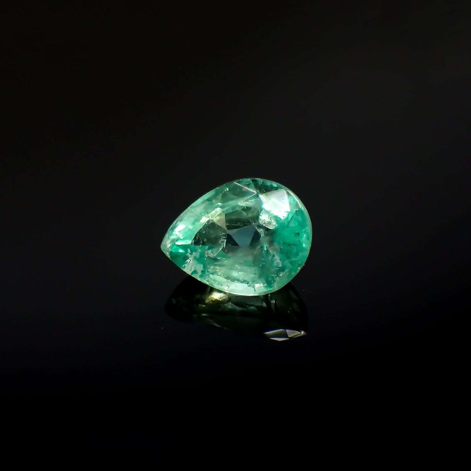 パステルカラーエメラルド コロンビア産 0.31ct [250817229]5.1x3.9mm前後