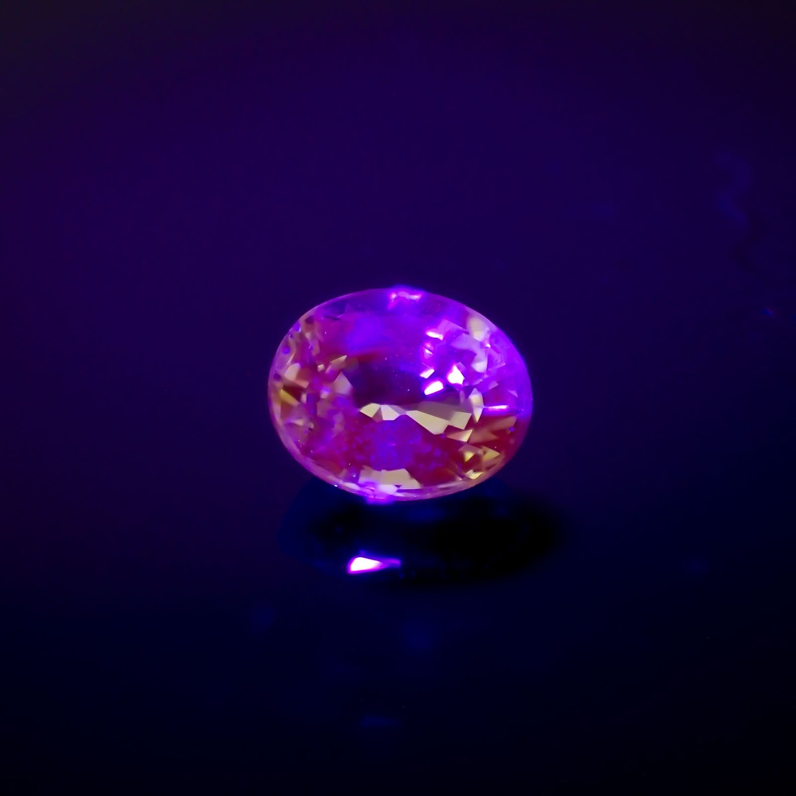 ミントガーネット(宝石名グリーン・グロッシュラー・ガーネット)タンザニア産 0.38ct 識別済[230923499]4.6x3.7mm前後