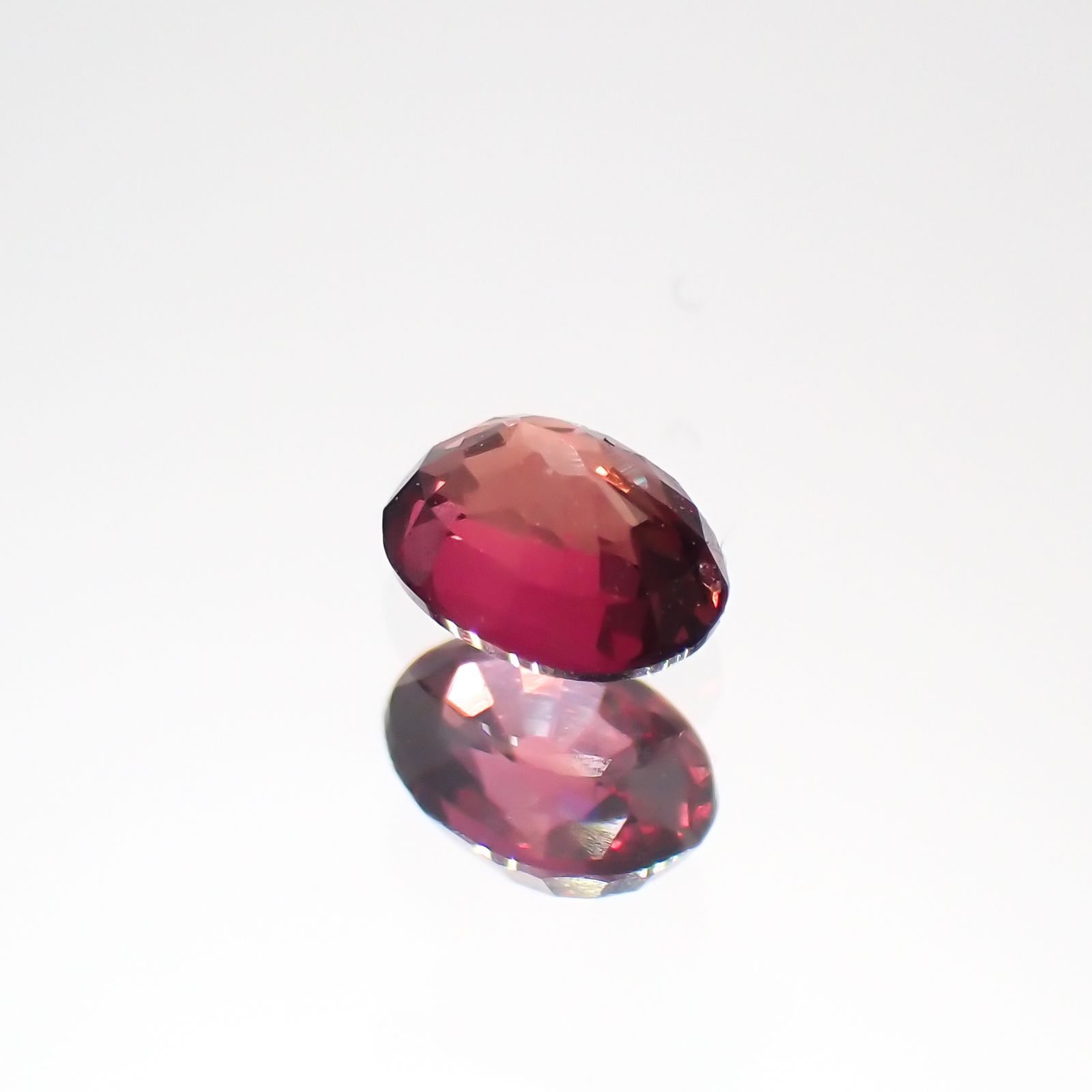 ルビー(宝石名ルビー)タンザニア産 0.24ct 識別済[220115039]3.9x2.9mm前後