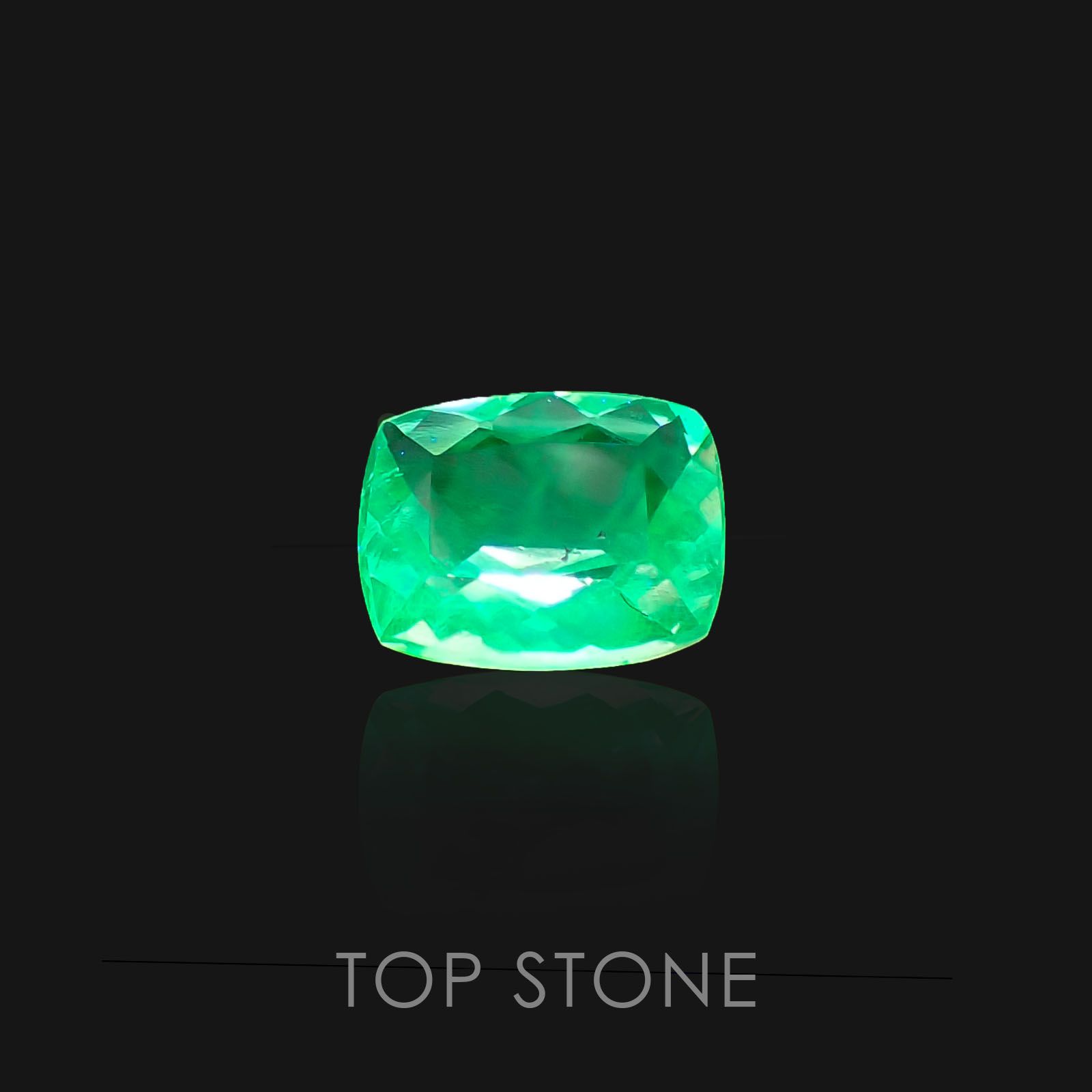 ハイアライトオパール メキシコ産 ルース 0.78ct[20085243]7.1×5.5mm前後
