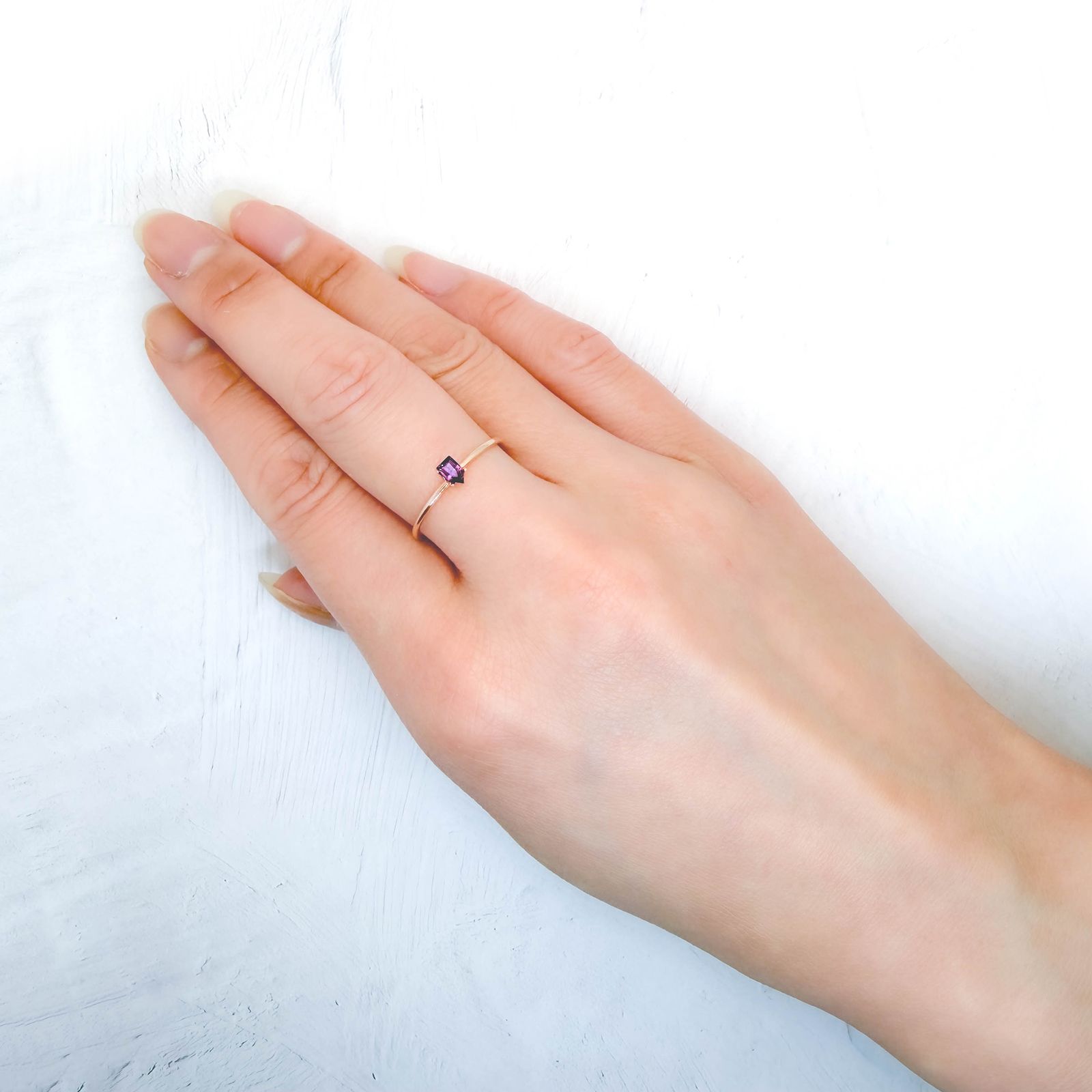 ◇カスタムカット◇ウィンザーサファイア タンザニア・ウィンザー産 0.17ct / 4.3x2.6mm前後 [260532135]