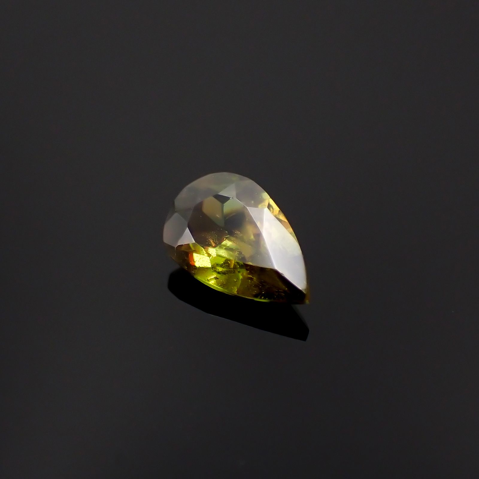 スフェーン(宝石名スフェーン)パキスタン産 0.68ct 識別済[231023880]7.7x4.8mm前後