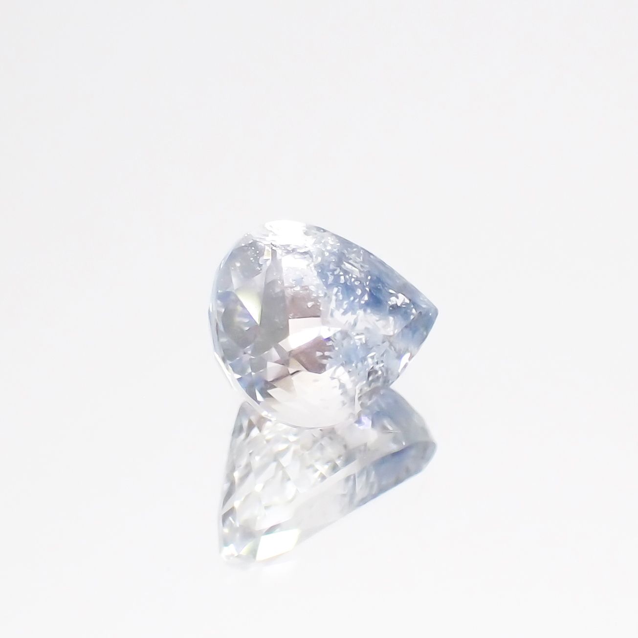デュモルチェライトインクォーツ ブラジル産 0.89ct[231023580]7.1x5.7mm前後