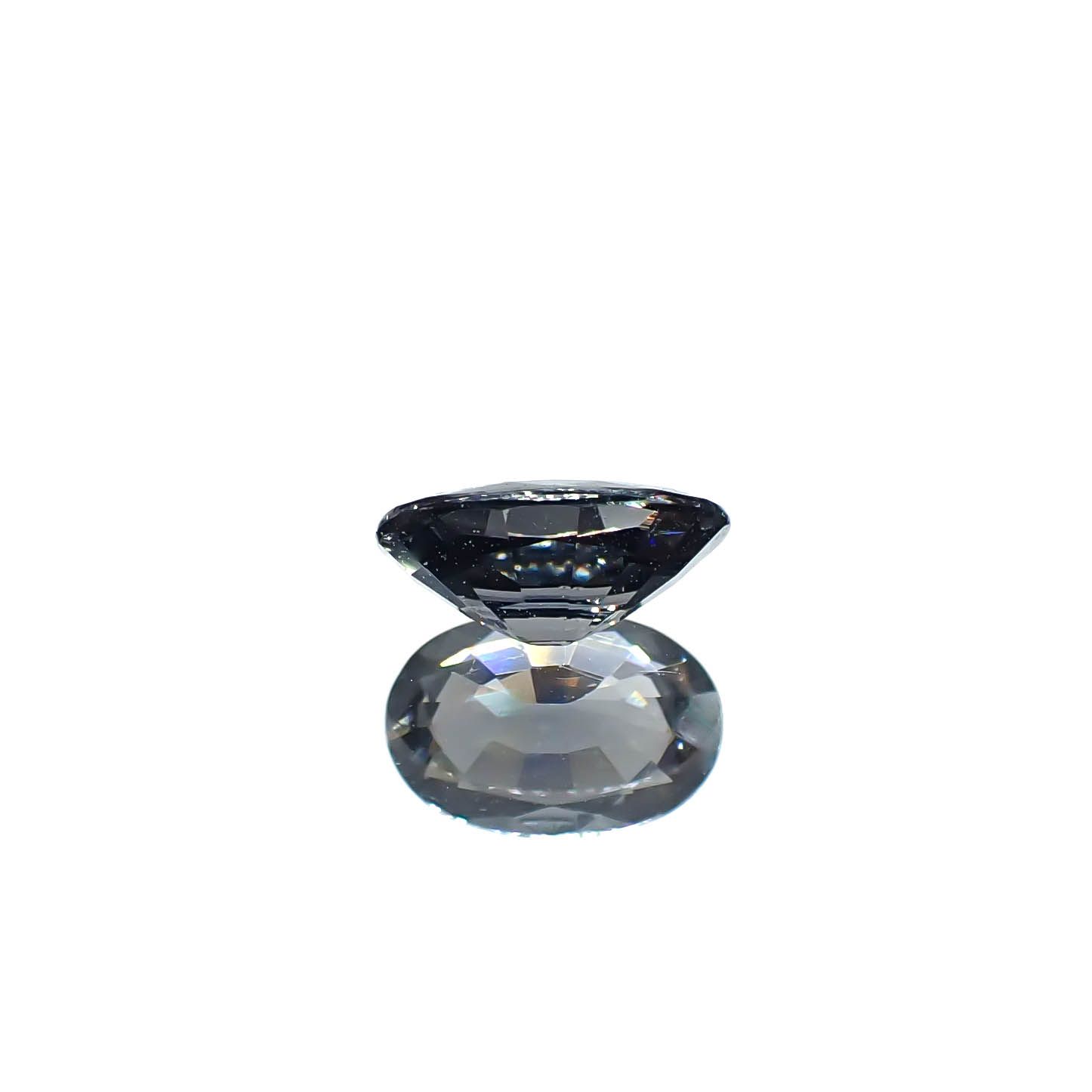 プラチナスピネル(宝石名スピネル)ビルマ産 0.60ct 識別済[250730760]6.6x4.3mm前後