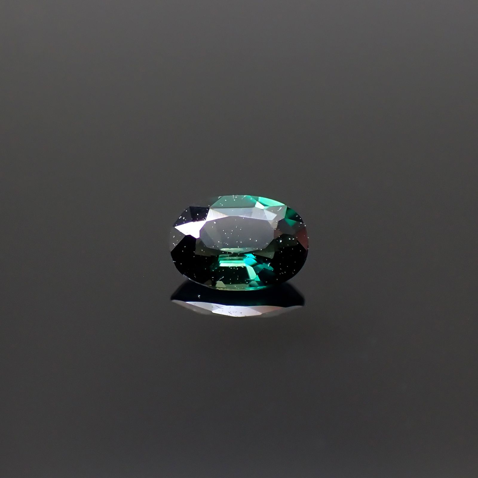 グランディディエライト(宝石名グランディディエライト)マダガスカル産 0.14ct 識別済[241229533]4.1x3mm前後
