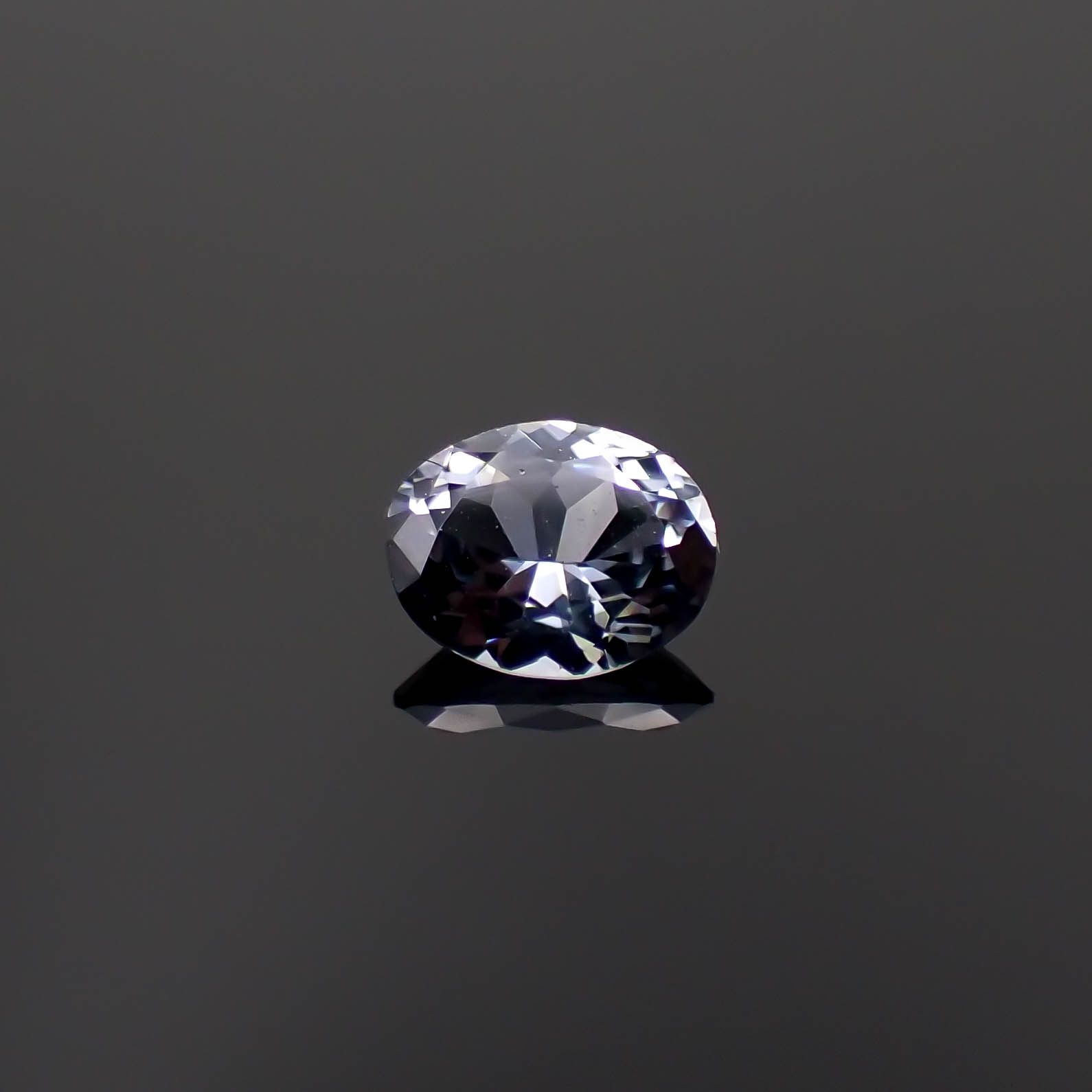 バイオレットスピネル(宝石名スピネル)ビルマ/マダガスカル産 0.32ct 識別済[230220667]4.9x3.9mm前後