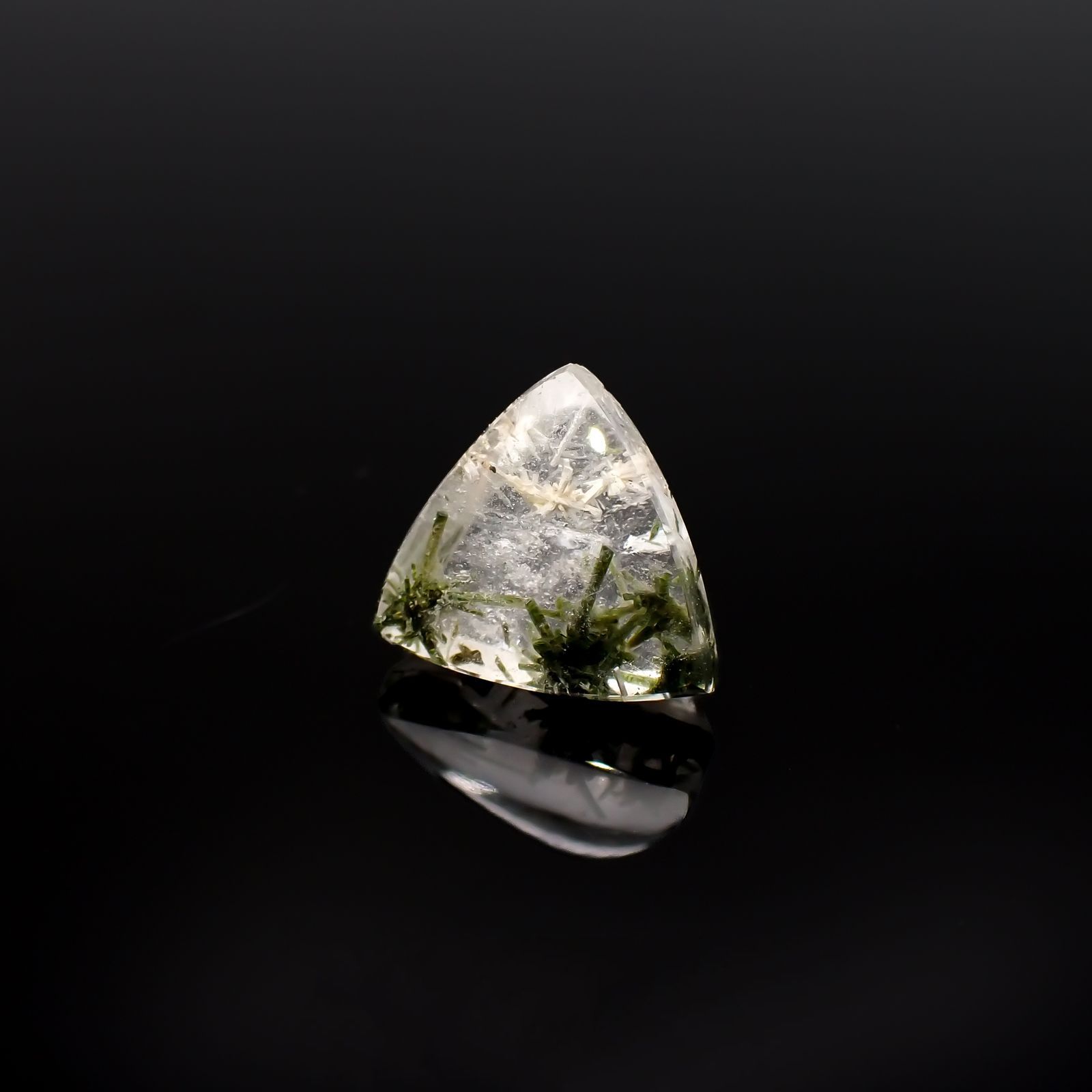 ヘデンベルジャイトインクォーツ インドネシア産 3.83ct [220917830]10.5x11.2mm前後